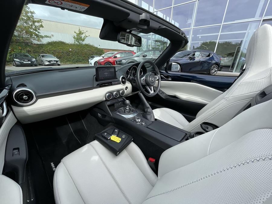 Mazda MX-5 Photo spincar-e8b1a9f48297bb6dc7d687b6ee6ccdd3ccc0ef7d.jpg