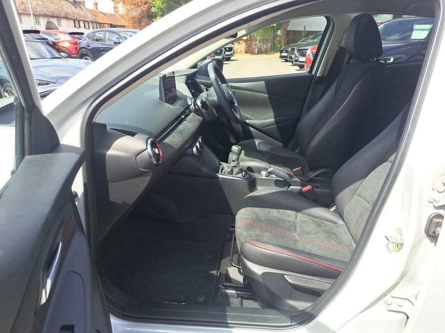 Mazda Mazda2 Photo spincar-e8f681c65b51f2bf73d2401fd9b7c8f57ce1ebae.jpg