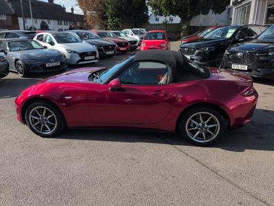 Mazda MX-5 Photo 16