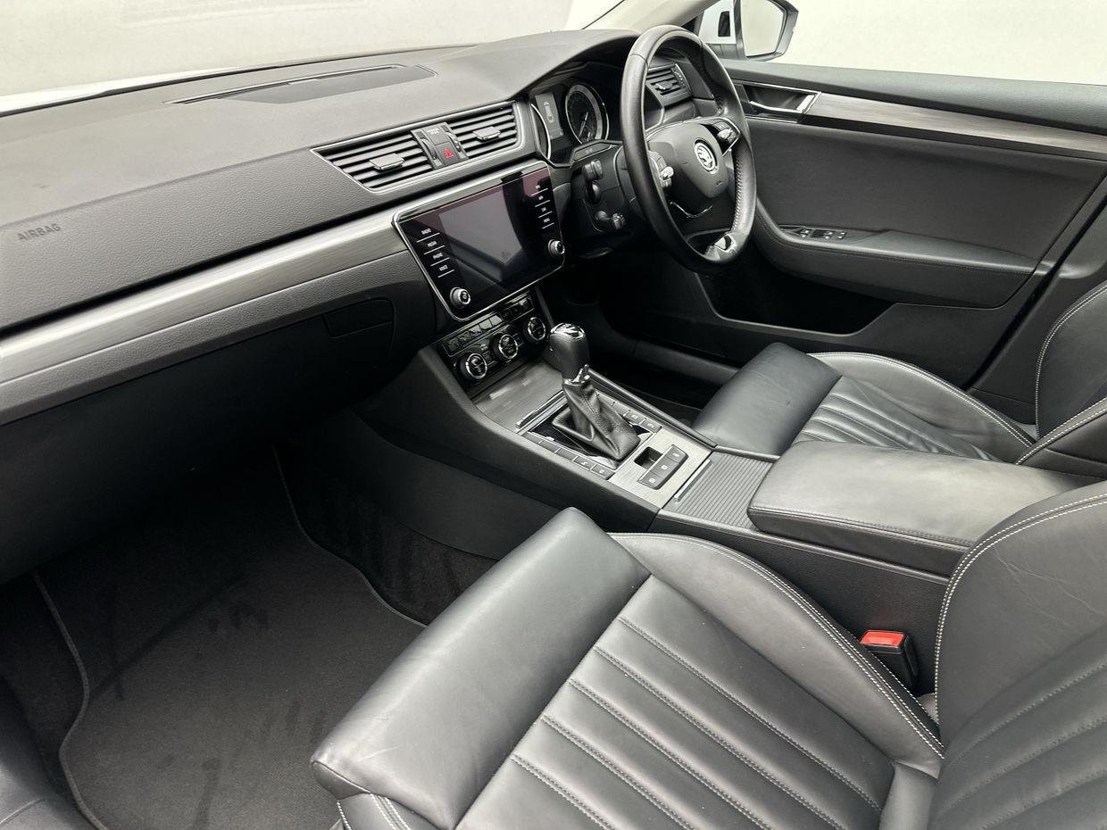 Skoda SUPERB Photo 15