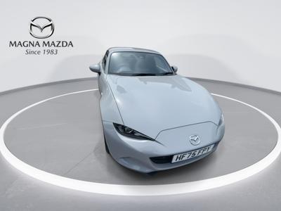 Mazda MX-5 RF Photo 2
