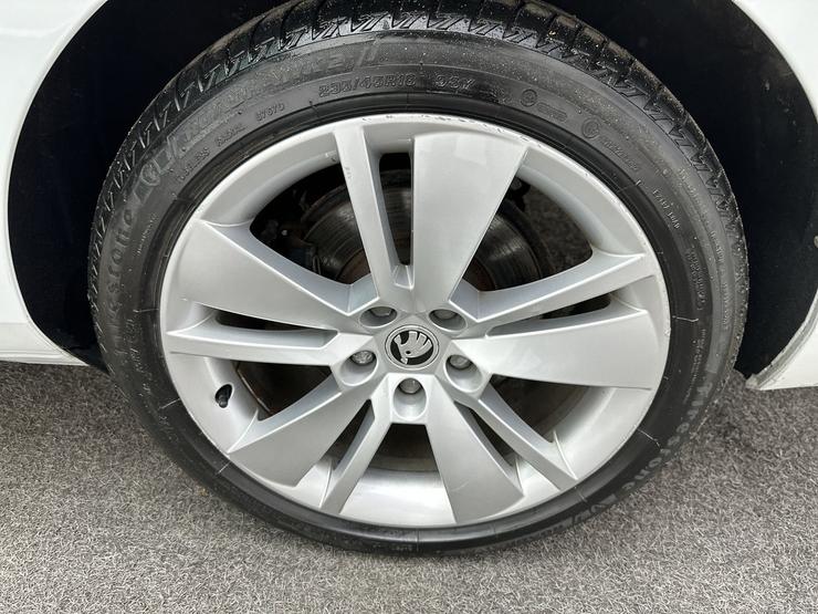 Skoda SUPERB Photo spincar-f2da12576e9f8fd787e4f3491f06f32a5b73ce16.jpg