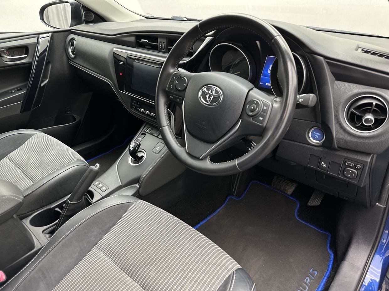 Toyota Auris Photo 15