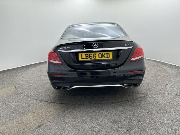 Mercedes-Benz E CLASS Photo spincar-fcf810027db0c415a858e800a47e81d98cbd53f0.jpg