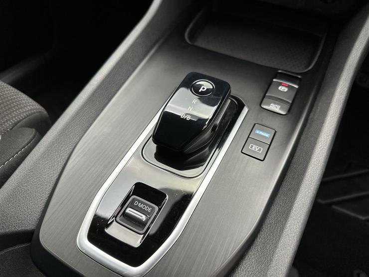 Nissan QASHQAI Photo spincar-fdb79595c7a2a733b9a56a9f942bfffbbed4fd79.jpg