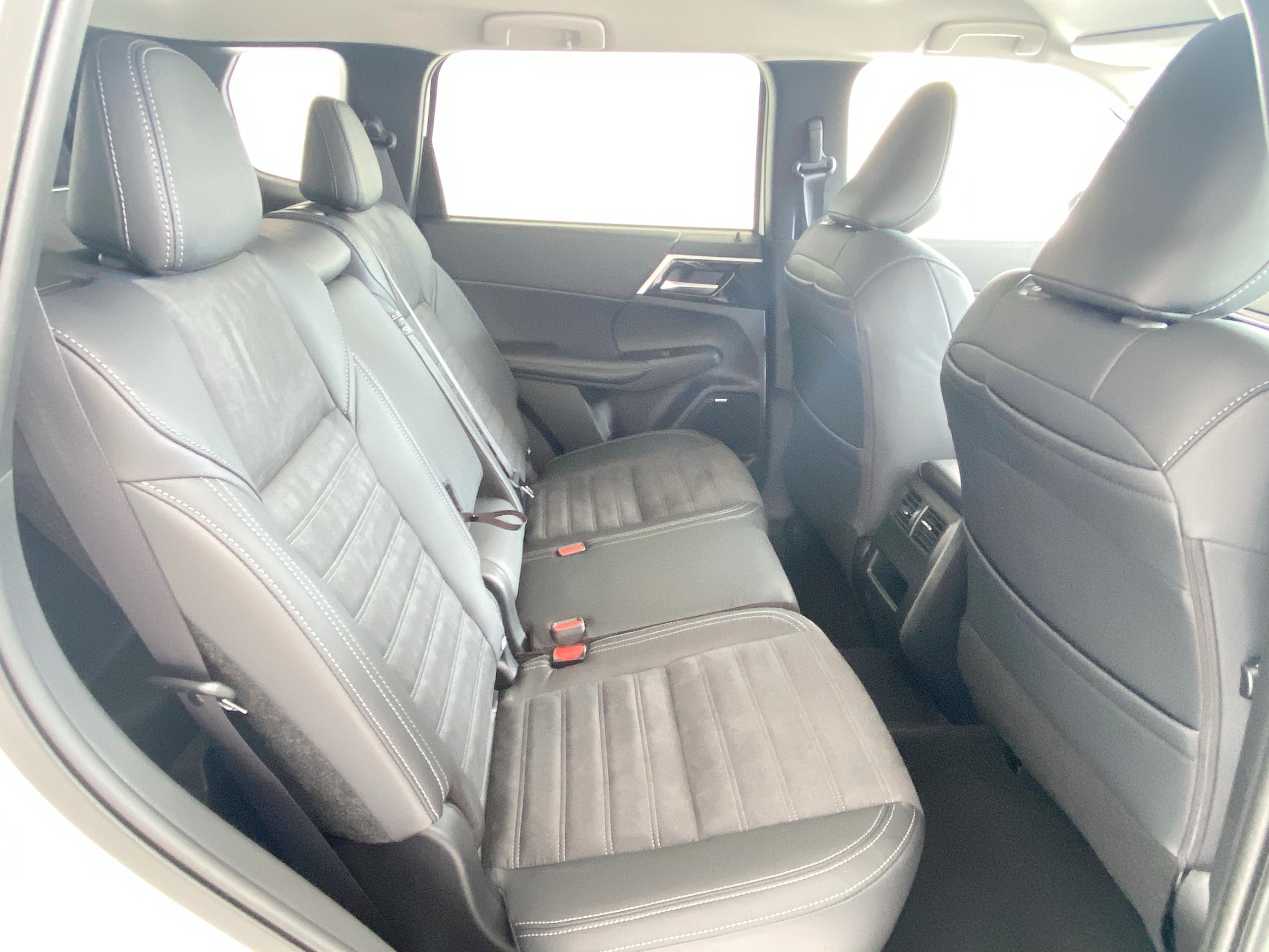 2026 Mitsubishi OUTLANDER 2.4 PHEV Nativa 5dr Auto - vehicle photo 5 for sale on PureCar