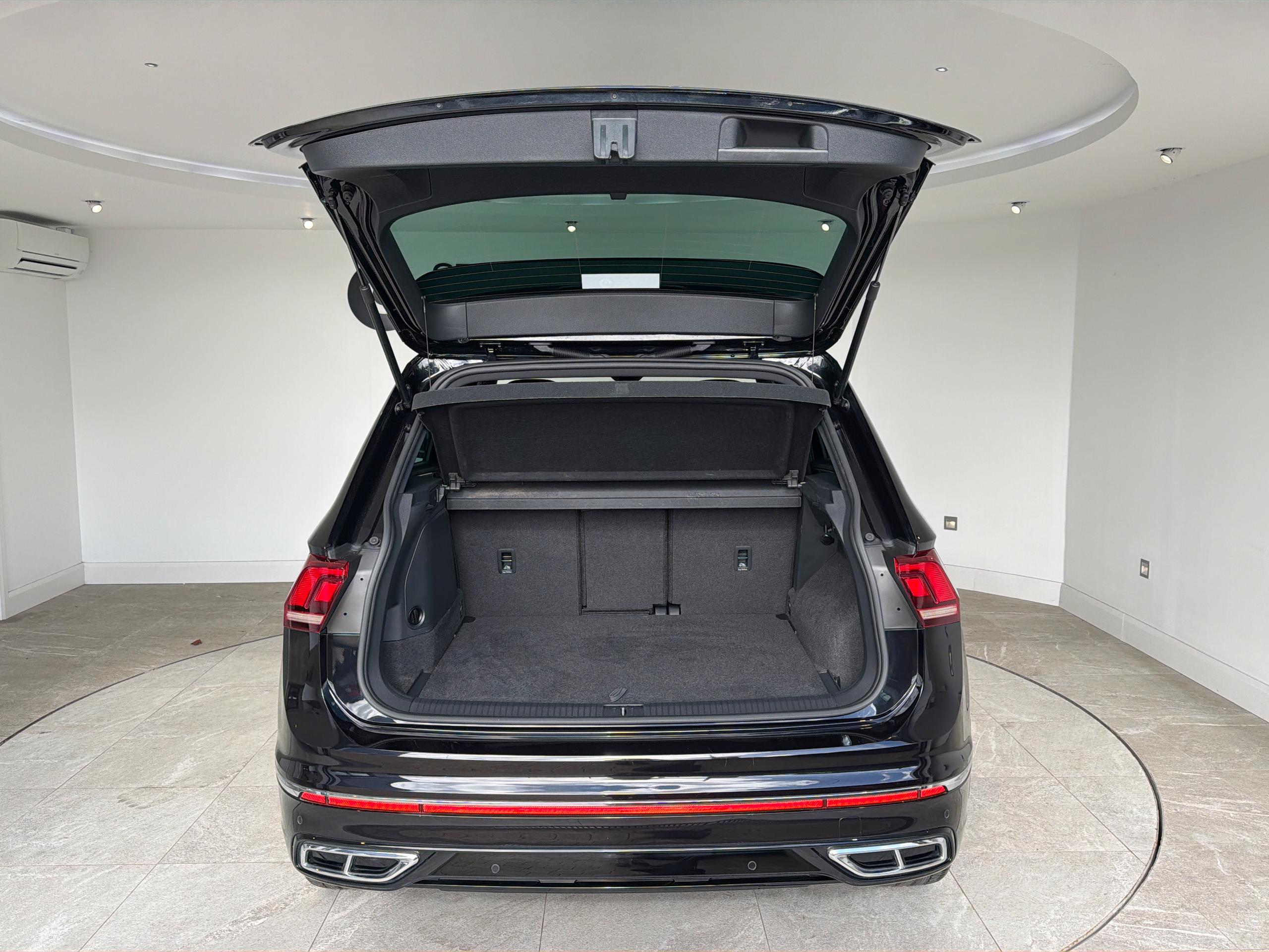 2023 Volkswagen TIGUAN 1.4 TSI eHybrid R-Line 5dr DSG - vehicle photo 15 for sale on PureCar