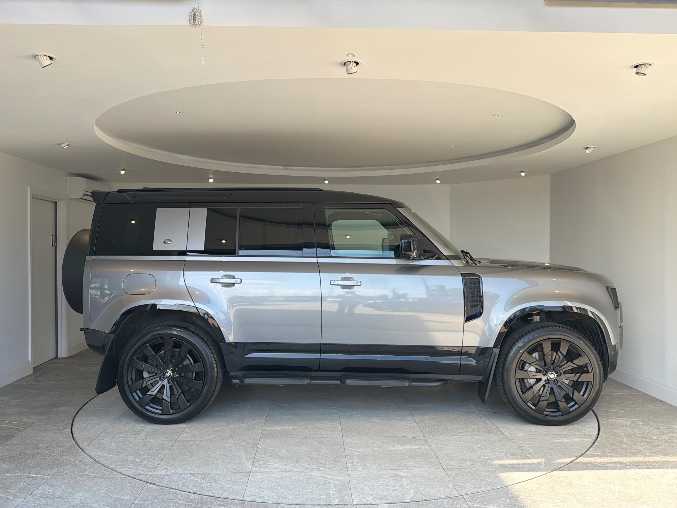 2024 Land Rover DEFENDER 3.0 D300 X-Dynamic HSE 110 5dr Auto - vehicle photo 12 for sale on PureCar