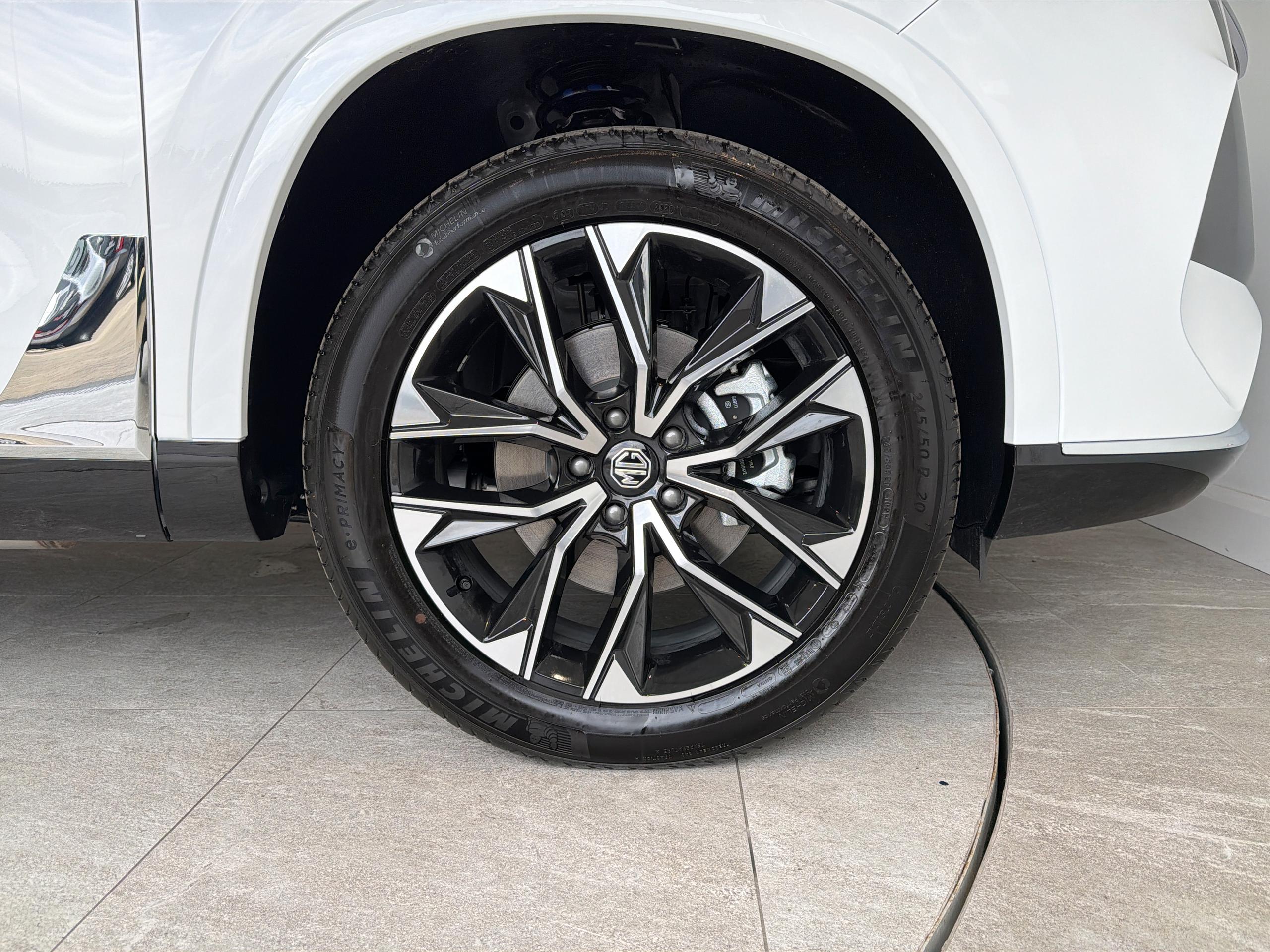 2026 MG MGS9 1.5 T-GDI PHEV Premium 5dr Auto - vehicle photo 13 for sale on PureCar