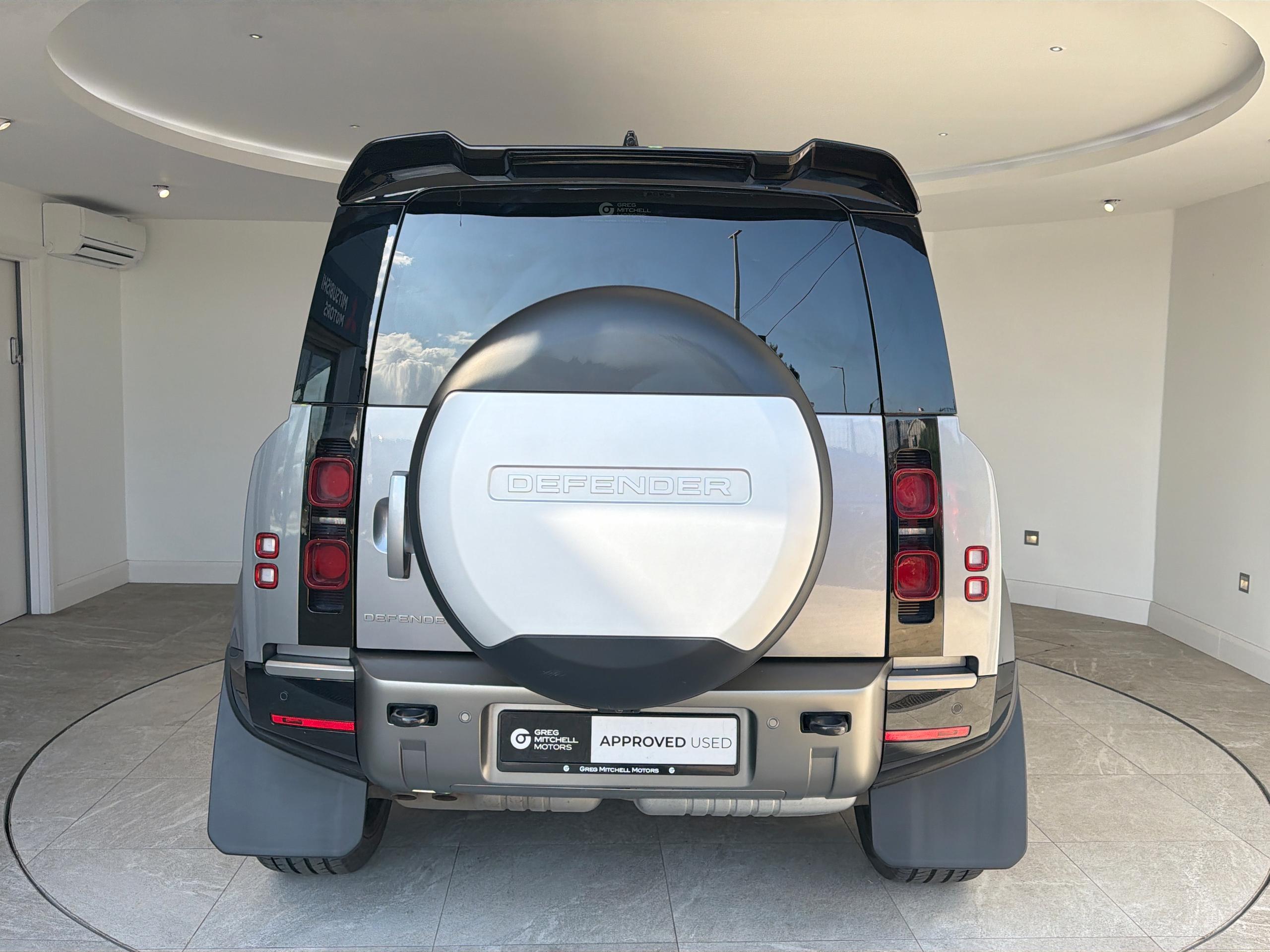 2024 Land Rover DEFENDER 3.0 D300 X-Dynamic HSE 110 5dr Auto - vehicle photo 14 for sale on PureCar