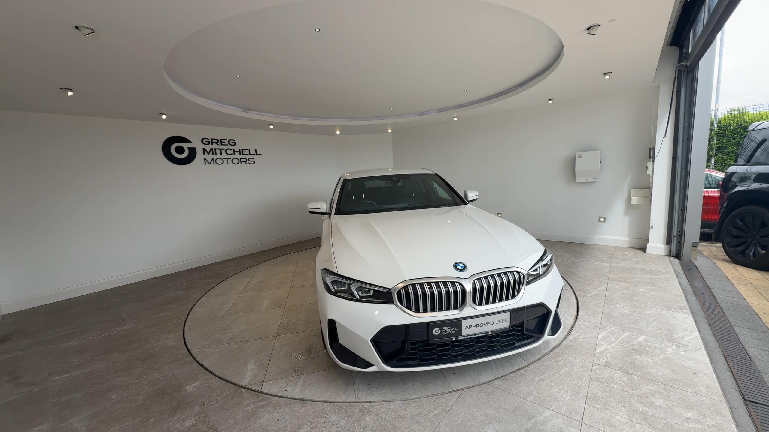 2025 BMW 3 SERIES 330e 22.3 kWh M Sport 4dr Step Auto - vehicle photo 2 for sale on PureCar