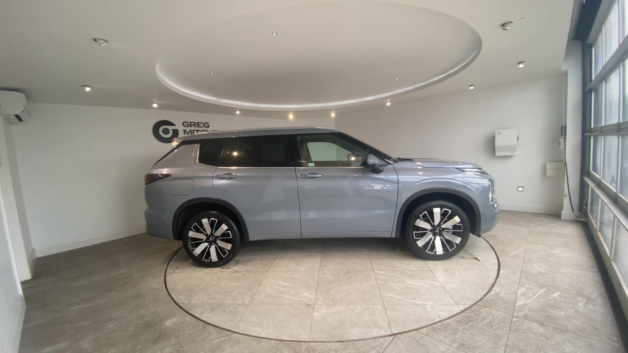 2026 Mitsubishi OUTLANDER 2.4 PHEV Diamond 5dr Auto - vehicle photo 9 for sale on PureCar