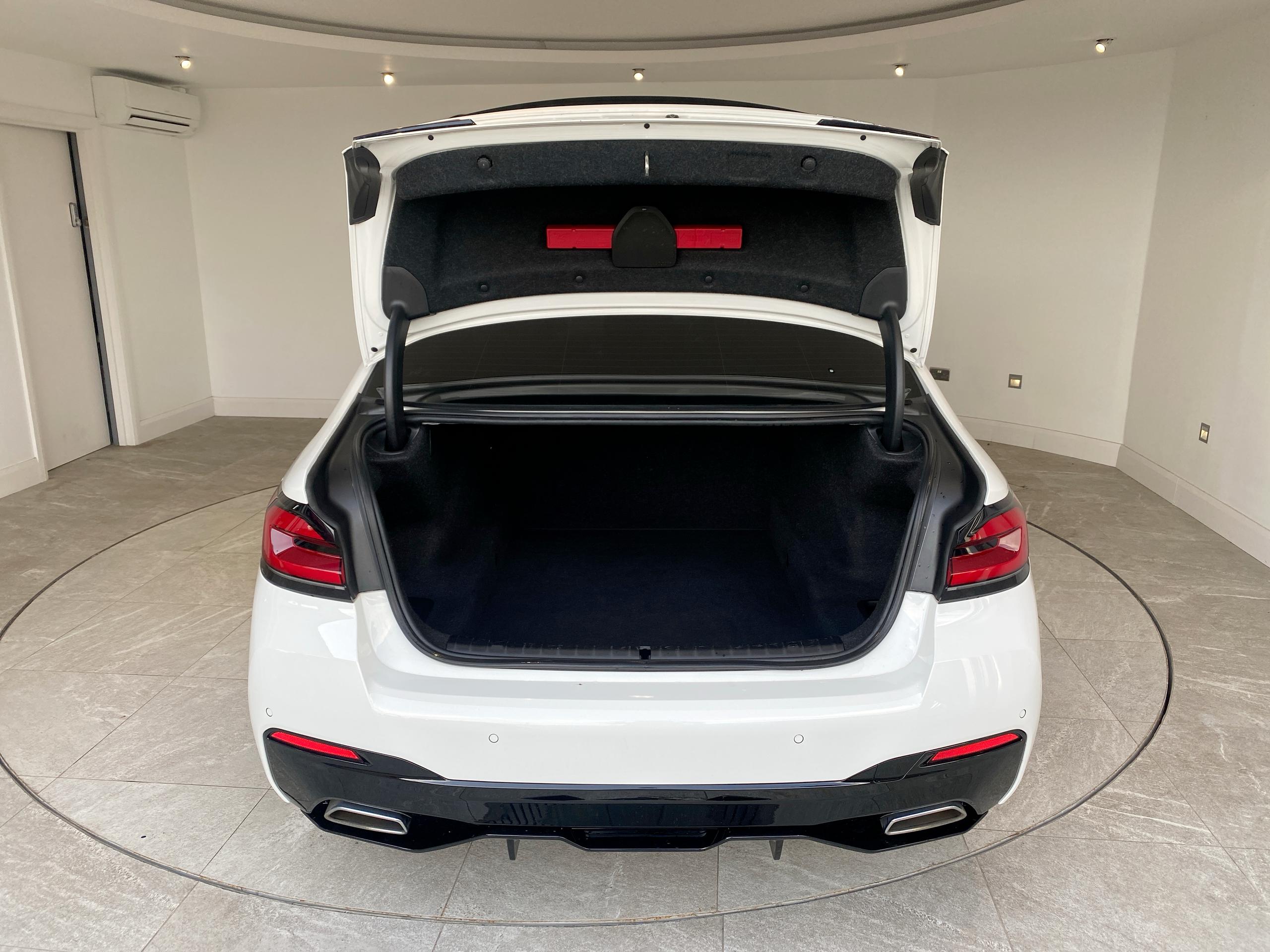 2022 BMW 5 SERIES 520d MHT M Sport 4dr Step Auto - vehicle photo 15 for sale on PureCar