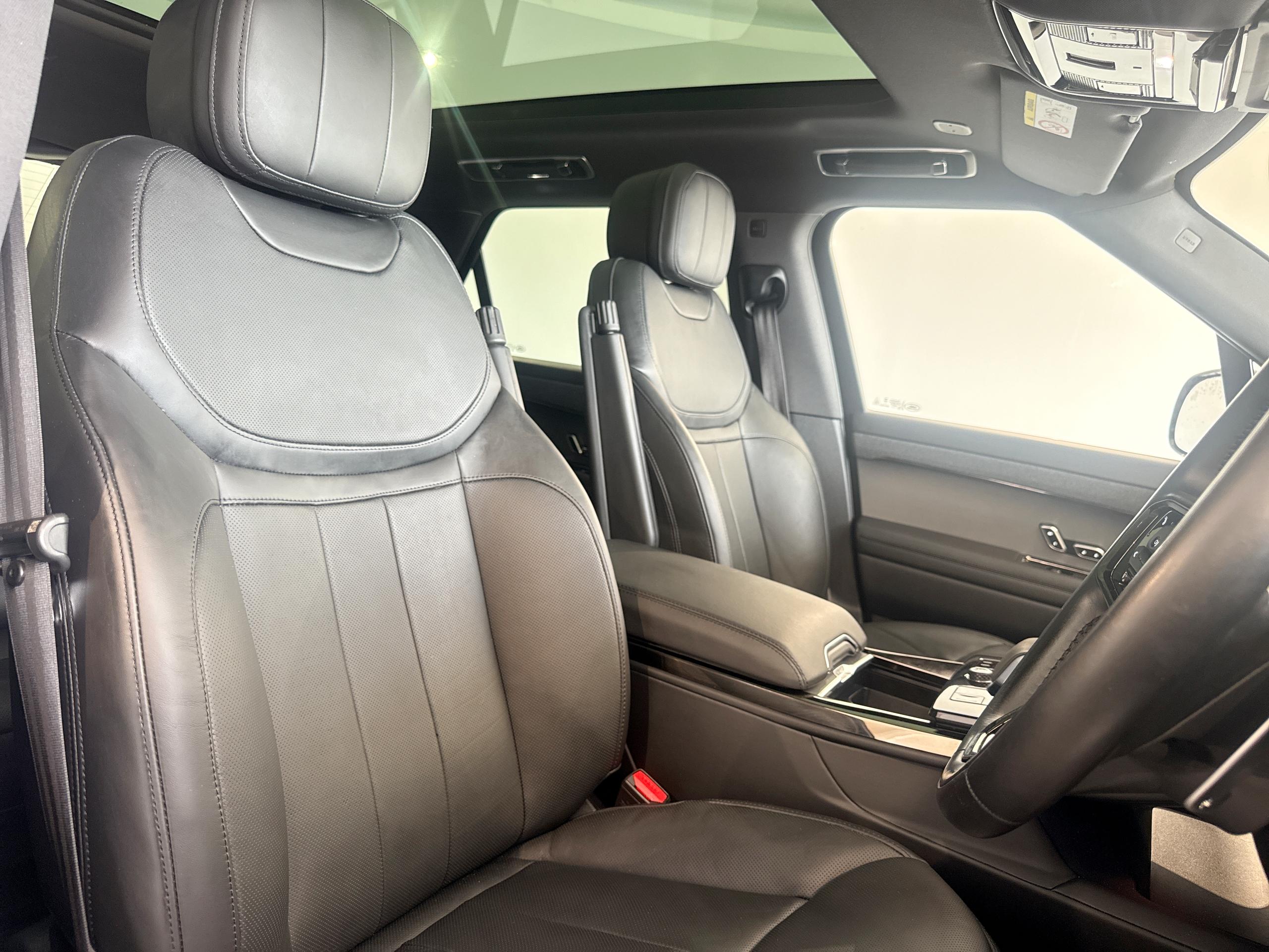 2023 Land Rover RANGE ROVER SPORT 3.0 D300 Dynamic SE 5dr Auto - vehicle photo 19 for sale on PureCar