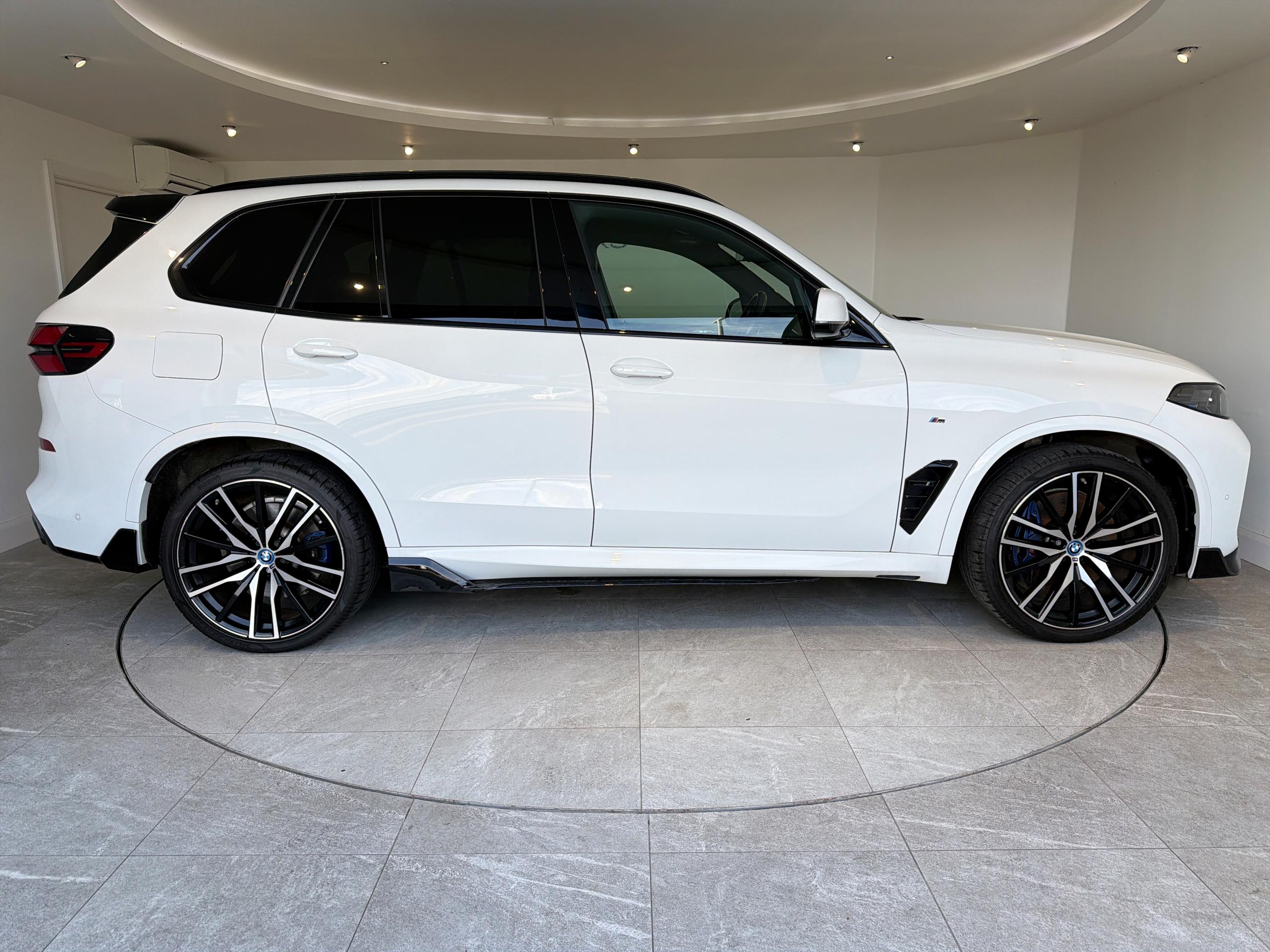 2023 BMW X5 xDrive50e M Sport 5dr Auto - vehicle photo 12 for sale on PureCar