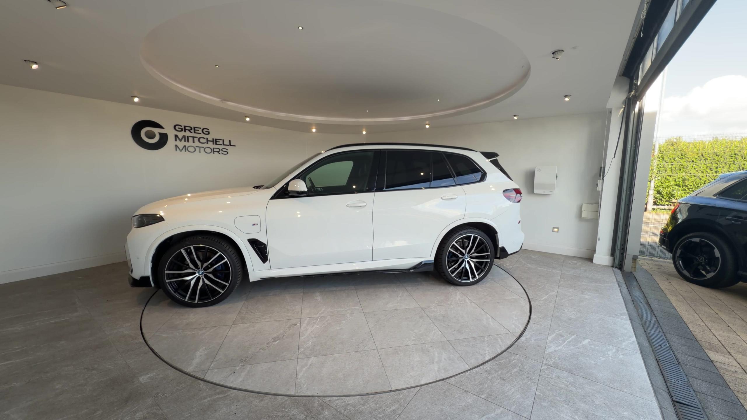 2023 BMW X5 xDrive50e M Sport 5dr Auto - vehicle photo 4 for sale on PureCar