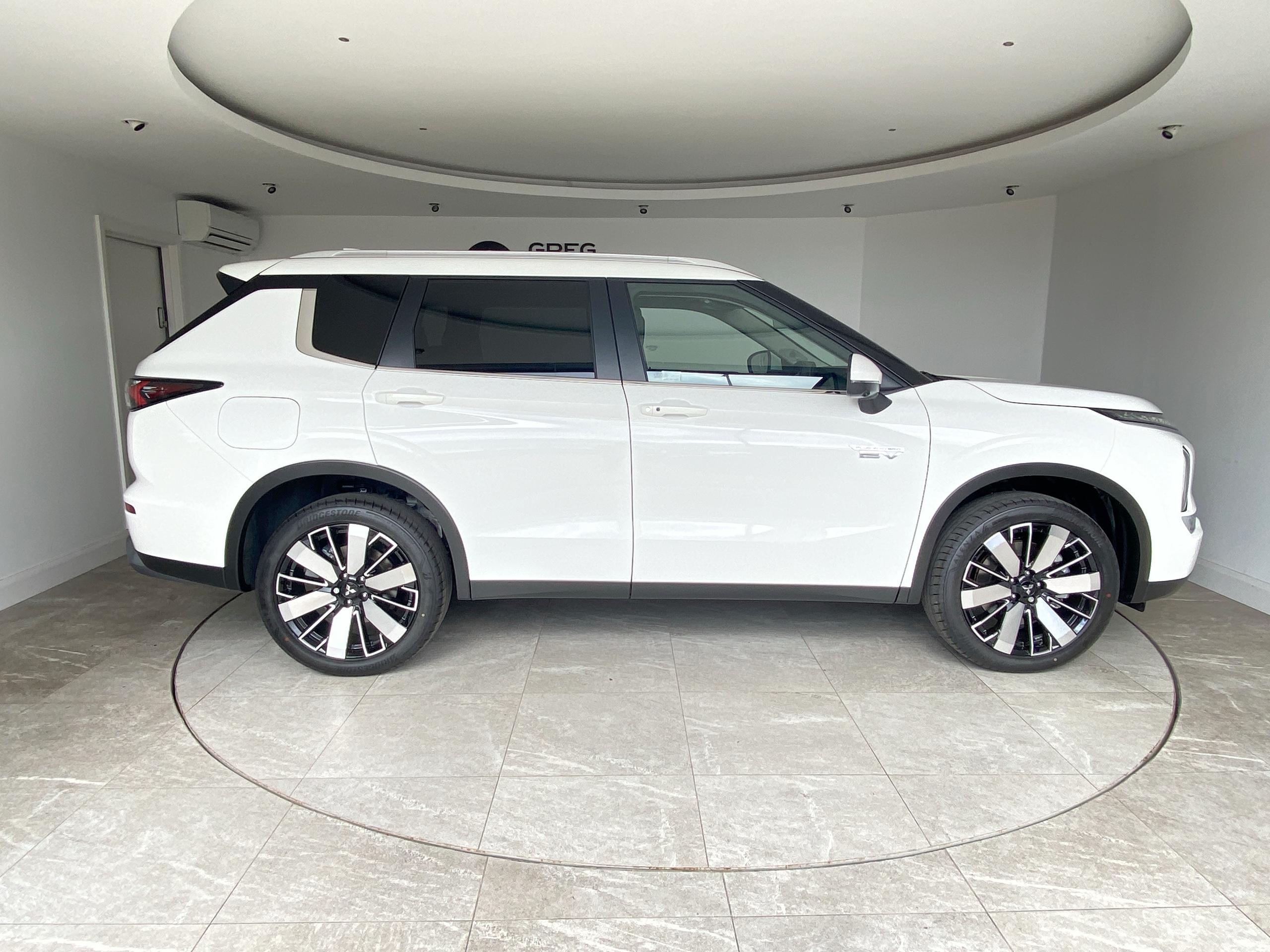 2026 Mitsubishi OUTLANDER 2.4 PHEV Nativa 5dr Auto - vehicle photo 7 for sale on PureCar