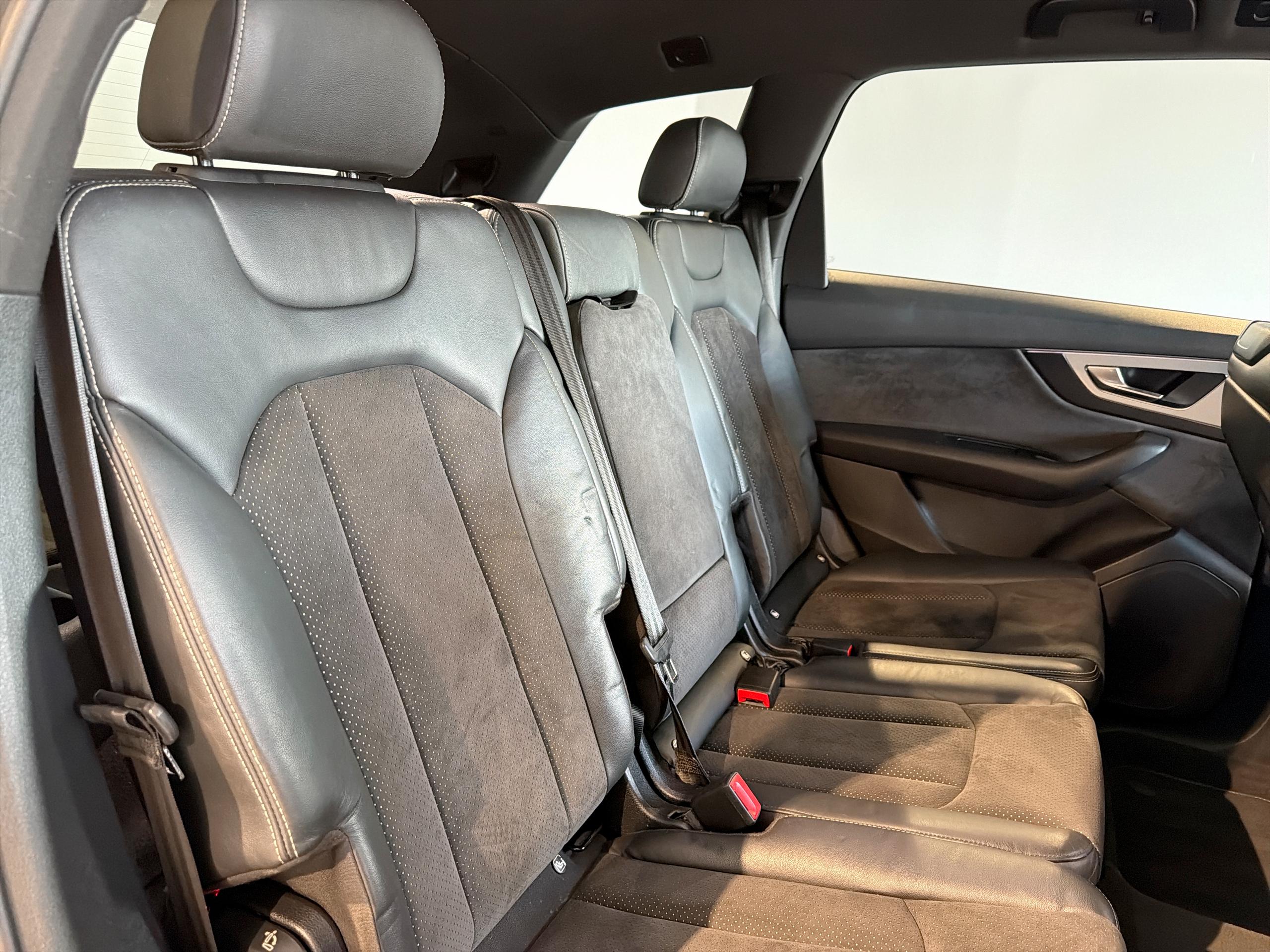 2019 Audi Q7 Black Edition - vehicle photo 19 for sale on PureCar