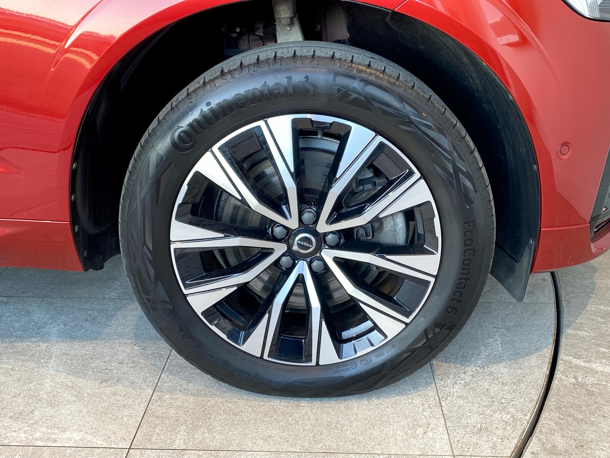 2023 Volvo XC60 2.0 B4D Plus Dark 5dr AWD Geartronic - vehicle photo 17 for sale on PureCar