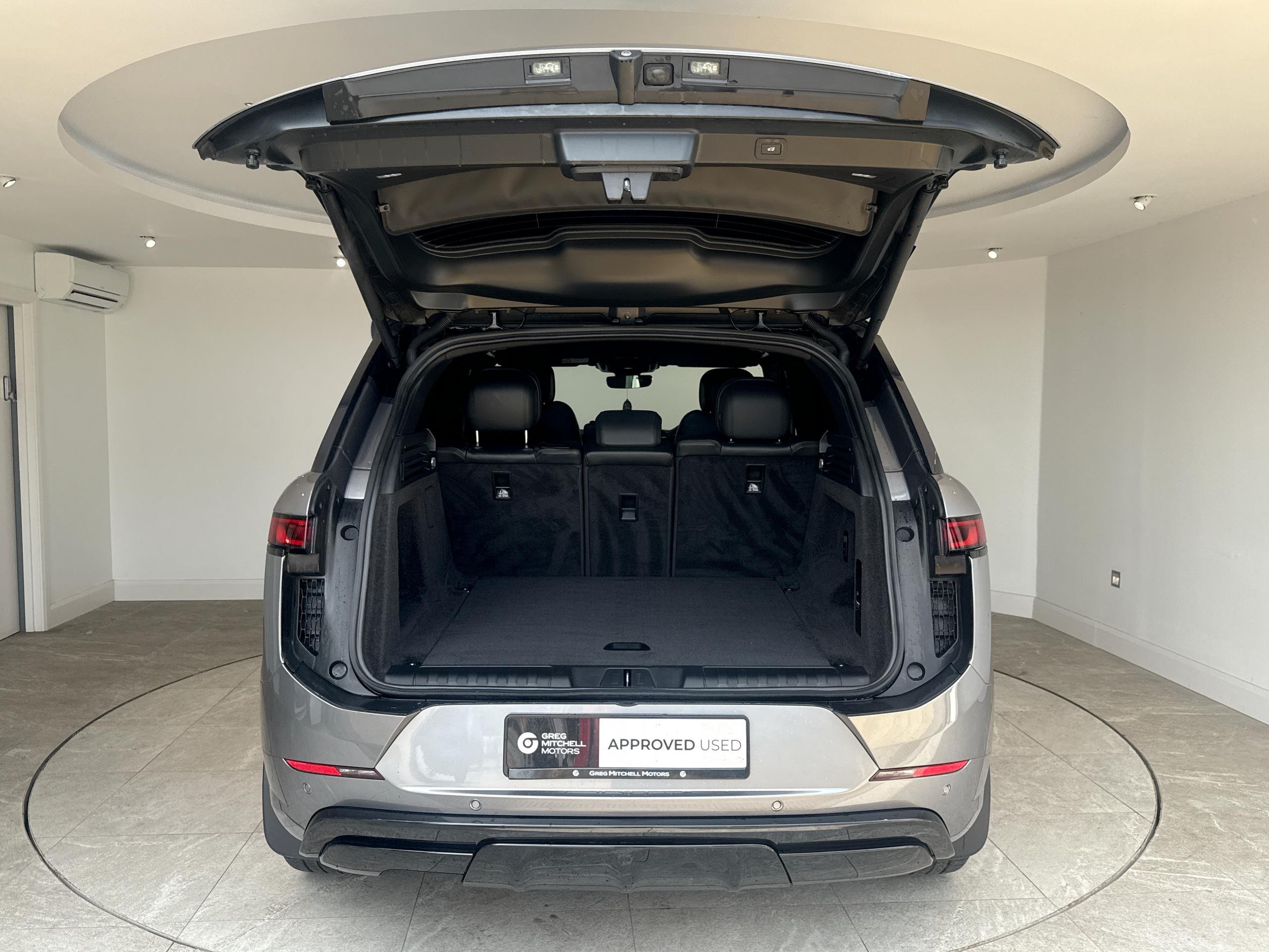 2023 Land Rover RANGE ROVER SPORT 3.0 D300 Dynamic SE 5dr Auto - vehicle photo 16 for sale on PureCar
