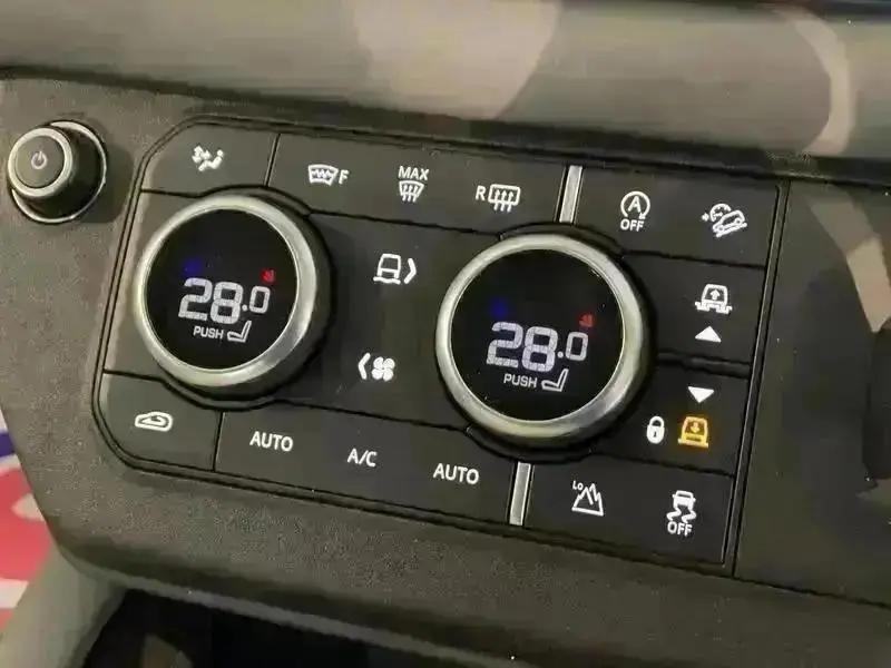 2023 Land Rover DEFENDER 3.0 D250 X-Dynamic HSE 110 5dr Auto - vehicle photo 28 for sale on PureCar