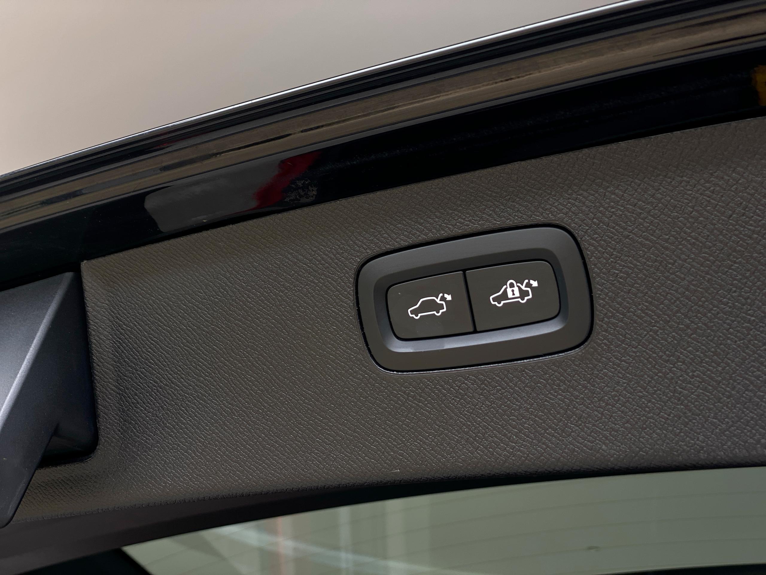 2022 Volvo XC90 2.0 B5D [235] Plus Dark 5dr AWD Geartronic - vehicle photo 17 for sale on PureCar