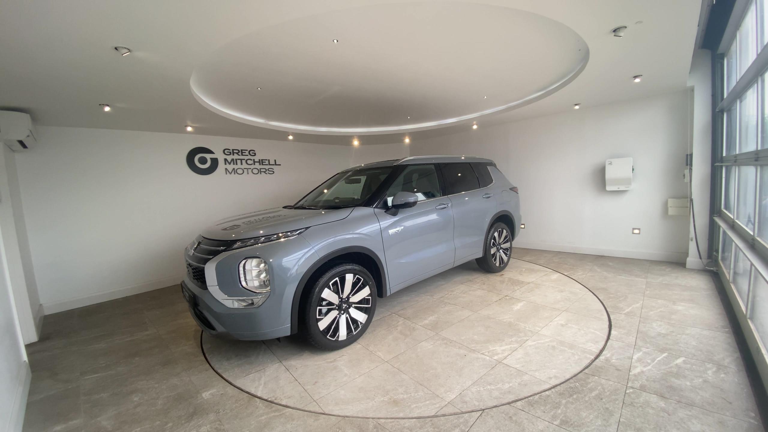 2026 Mitsubishi OUTLANDER 2.4 PHEV Diamond 5dr Auto - vehicle photo 4 for sale on PureCar