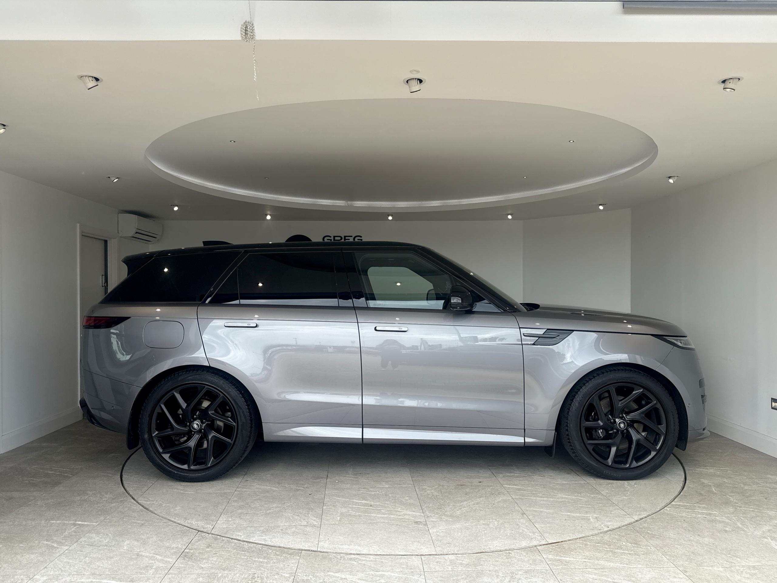 2023 Land Rover RANGE ROVER SPORT 3.0 D300 Dynamic SE 5dr Auto - vehicle photo 12 for sale on PureCar