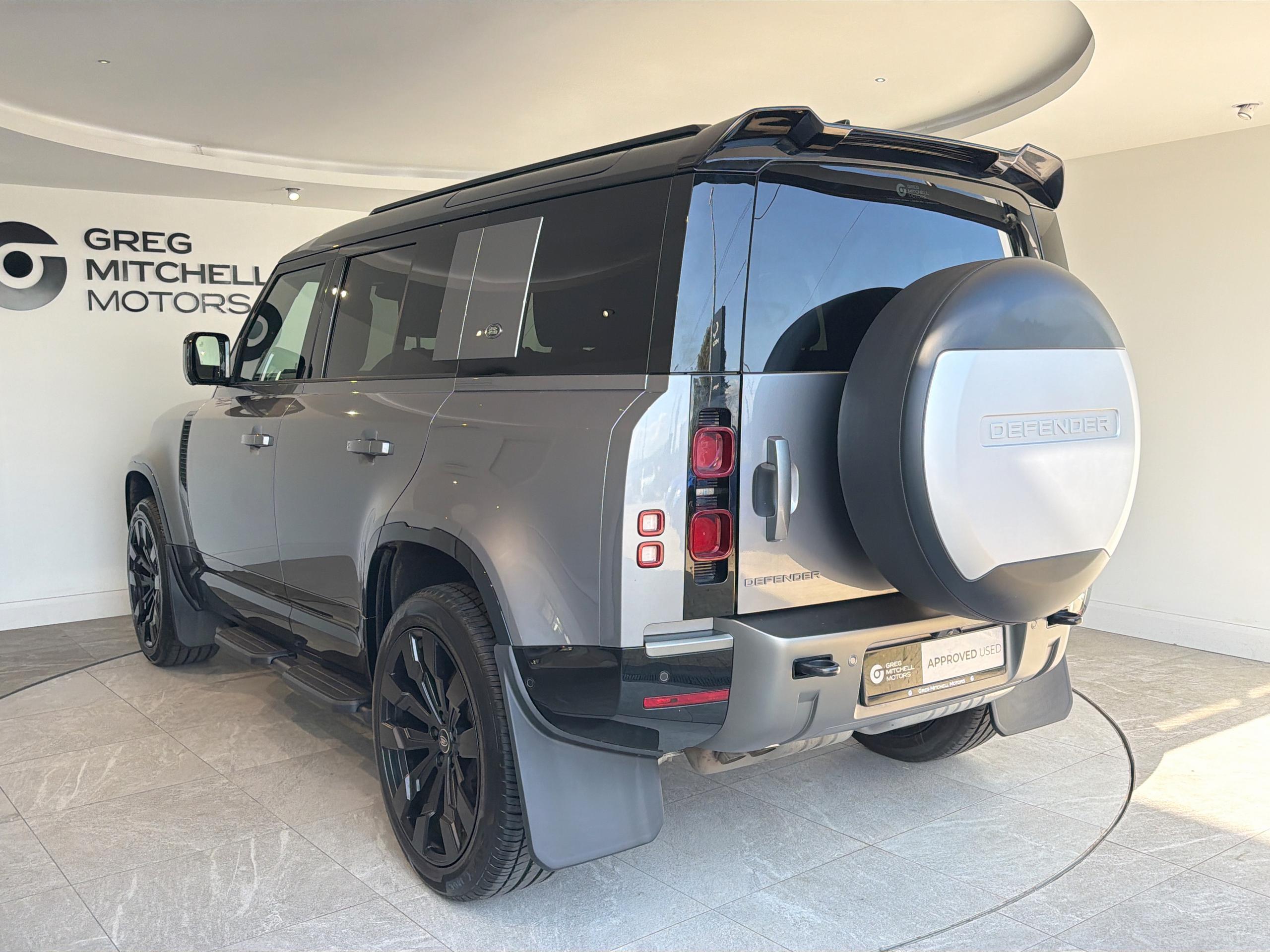 2024 Land Rover DEFENDER 3.0 D300 X-Dynamic HSE 110 5dr Auto - vehicle photo 13 for sale on PureCar