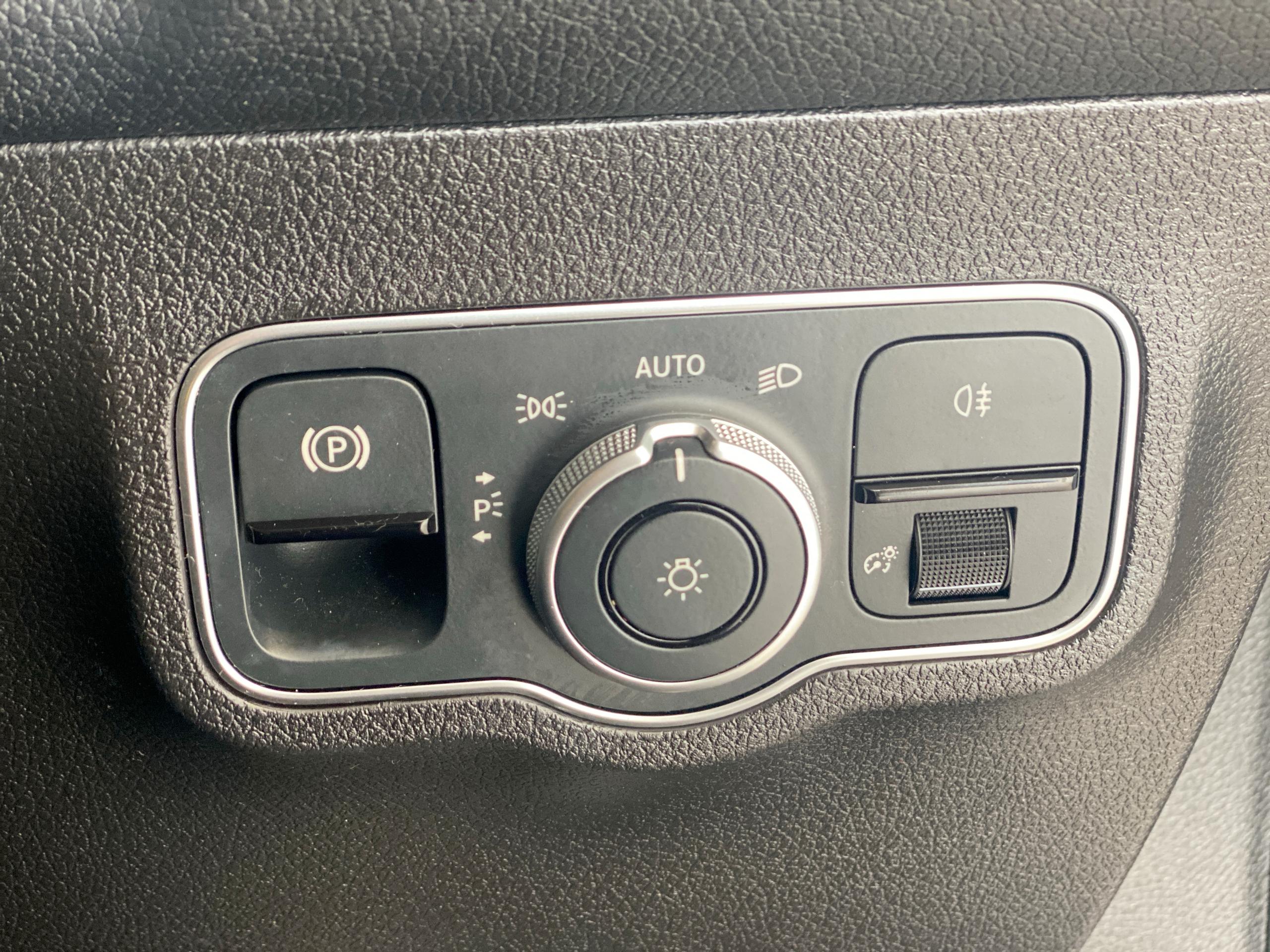2023 MERCEDES GLB 200 AMG Line Executive 5dr 7G-Tronic - vehicle photo 32 for sale on PureCar