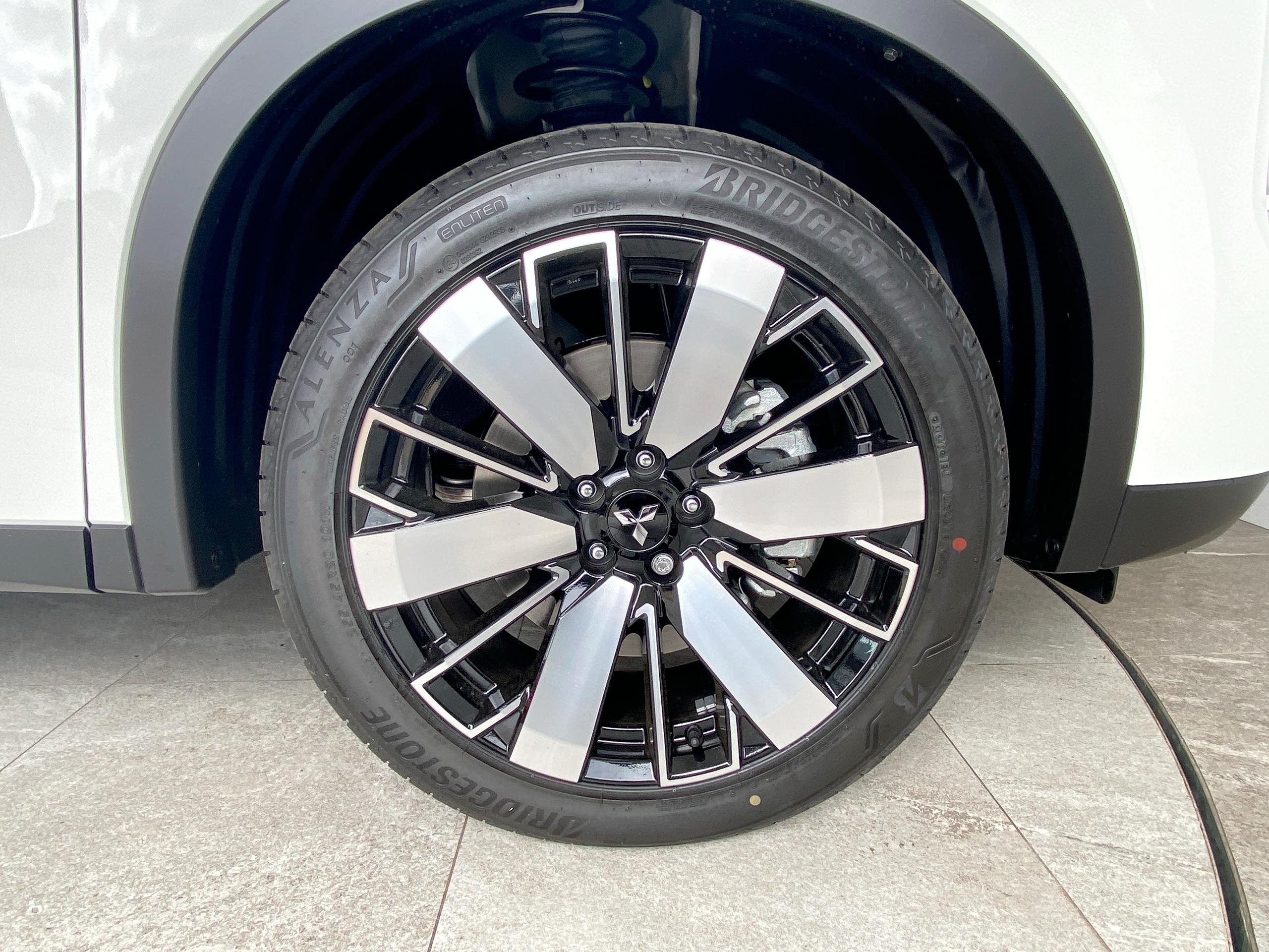 2026 Mitsubishi OUTLANDER 2.4 PHEV Nativa 5dr Auto - vehicle photo 8 for sale on PureCar