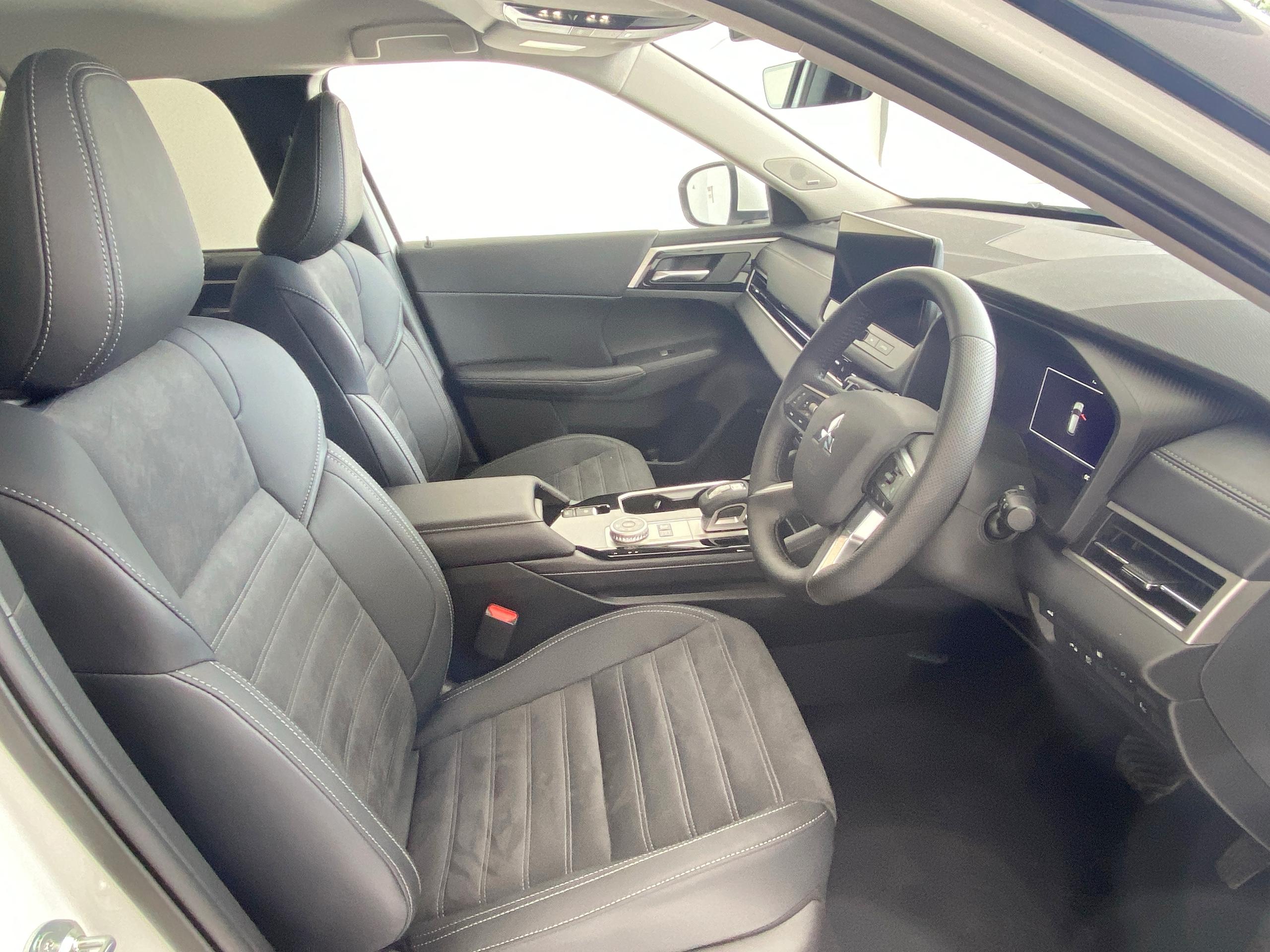 2026 Mitsubishi OUTLANDER 2.4 PHEV Nativa 5dr Auto - vehicle photo 4 for sale on PureCar