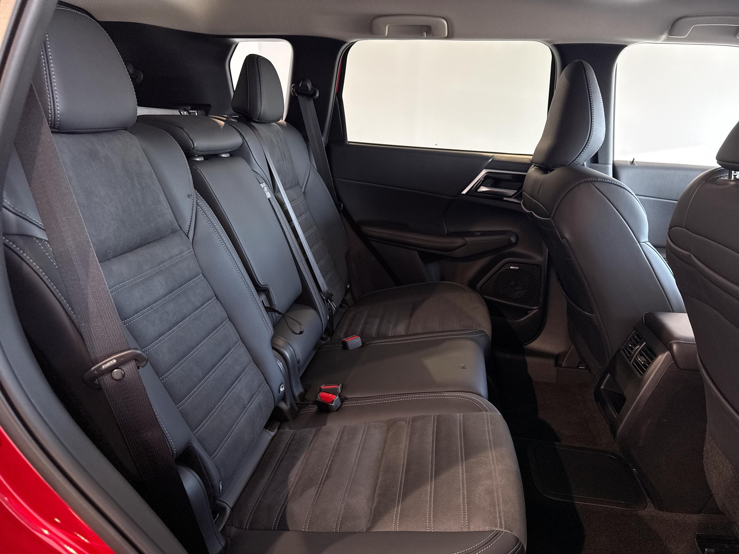 2026 Mitsubishi OUTLANDER 2.4 PHEV Nativa 5dr Auto - vehicle photo 14 for sale on PureCar