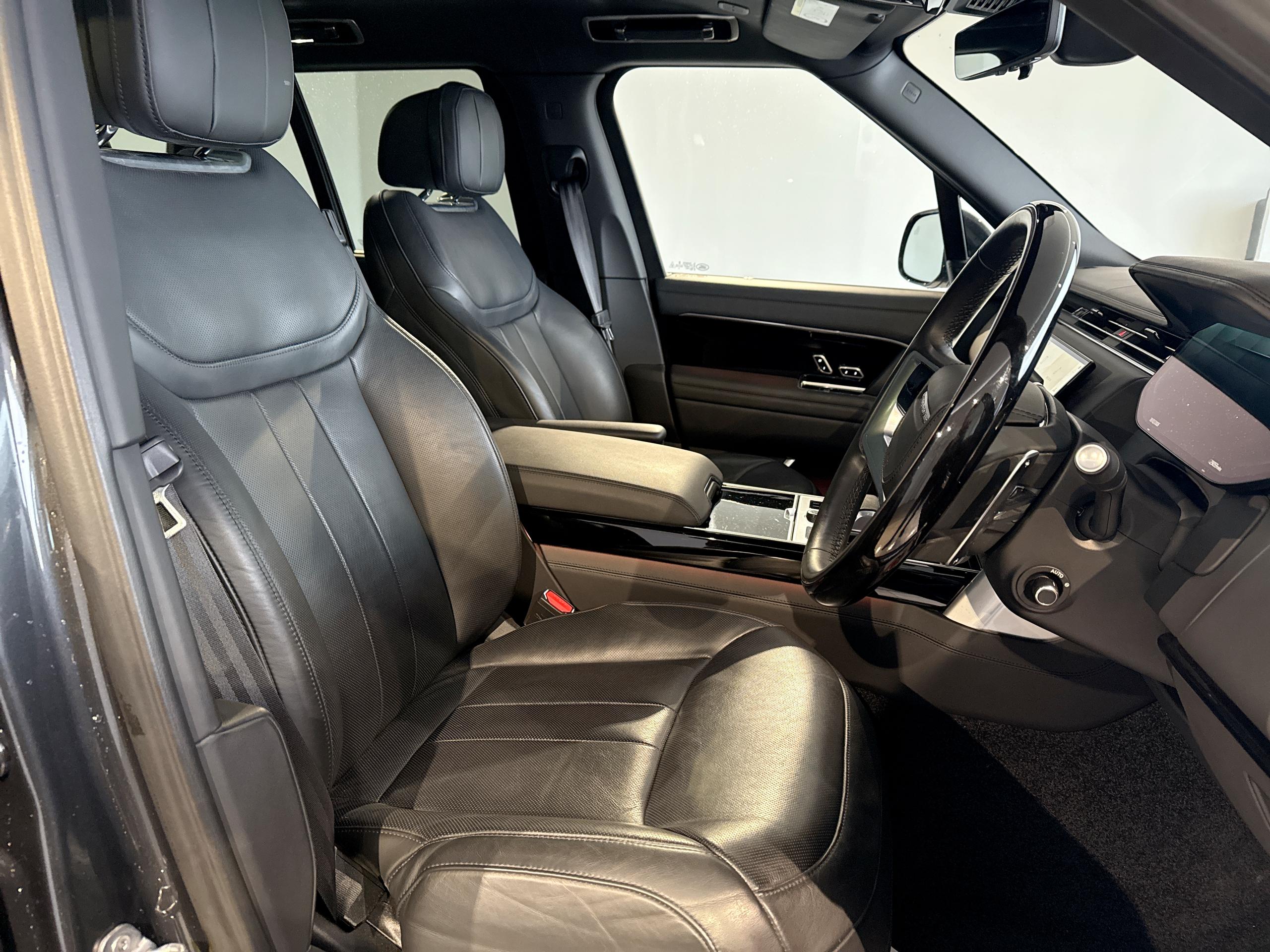 2023 Land Rover RANGE ROVER 3.0 D350 Autobiography 4dr Auto - vehicle photo 18 for sale on PureCar