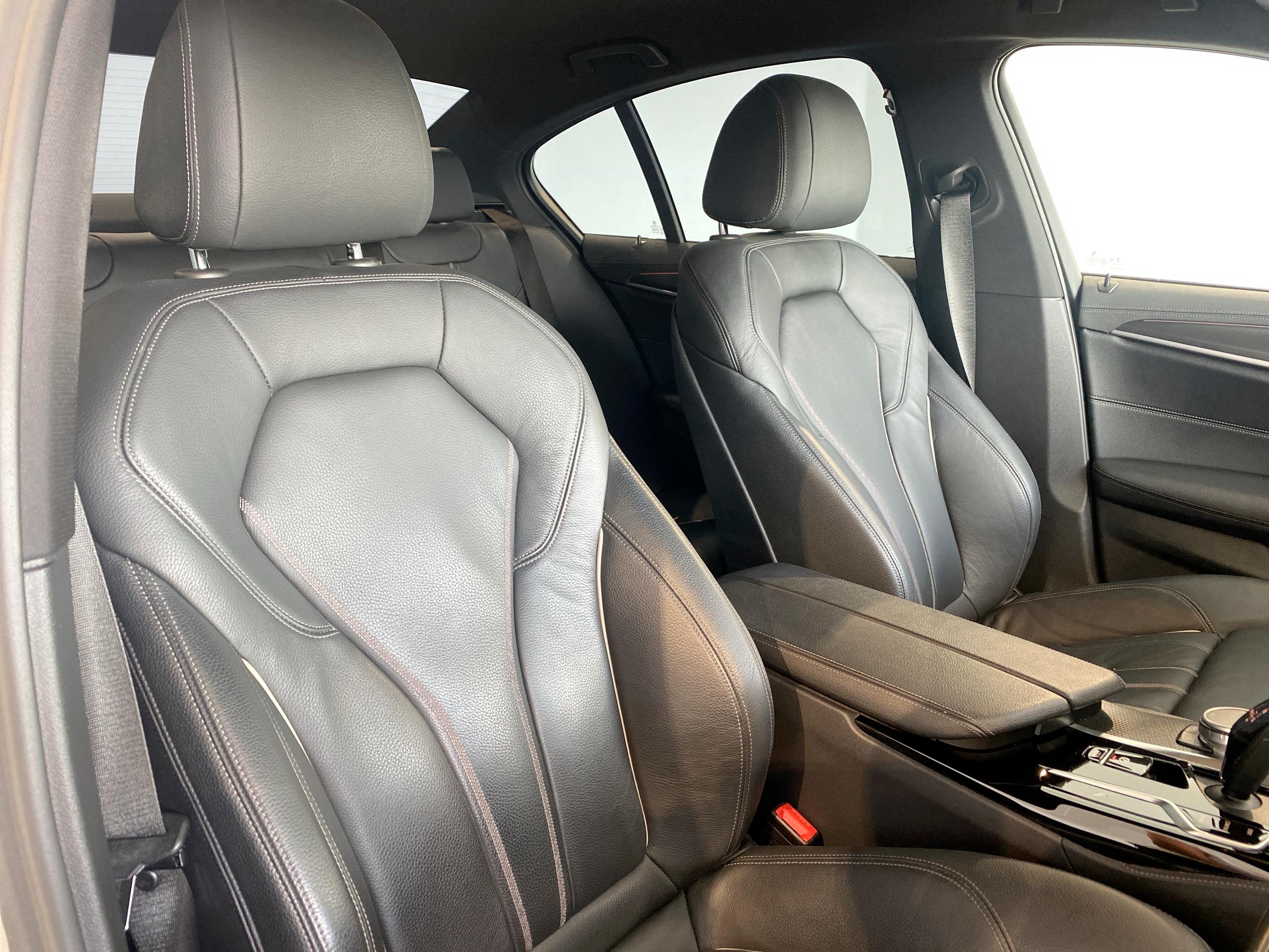 2022 BMW 5 SERIES 520d MHT M Sport 4dr Step Auto - vehicle photo 17 for sale on PureCar