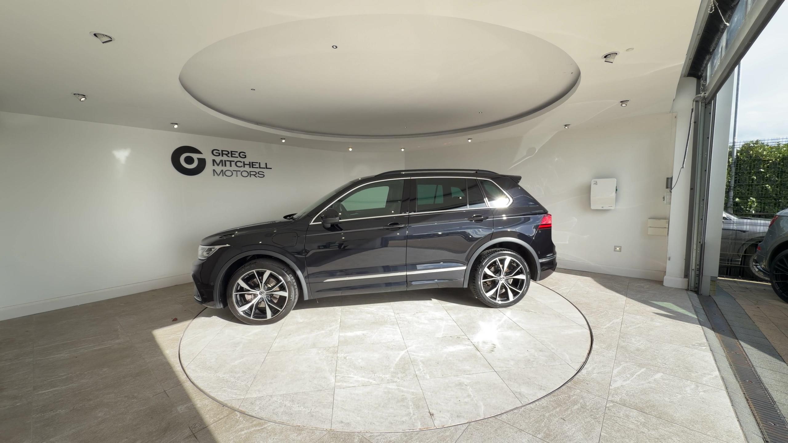 2023 Volkswagen TIGUAN 1.4 TSI eHybrid R-Line 5dr DSG - vehicle photo 4 for sale on PureCar