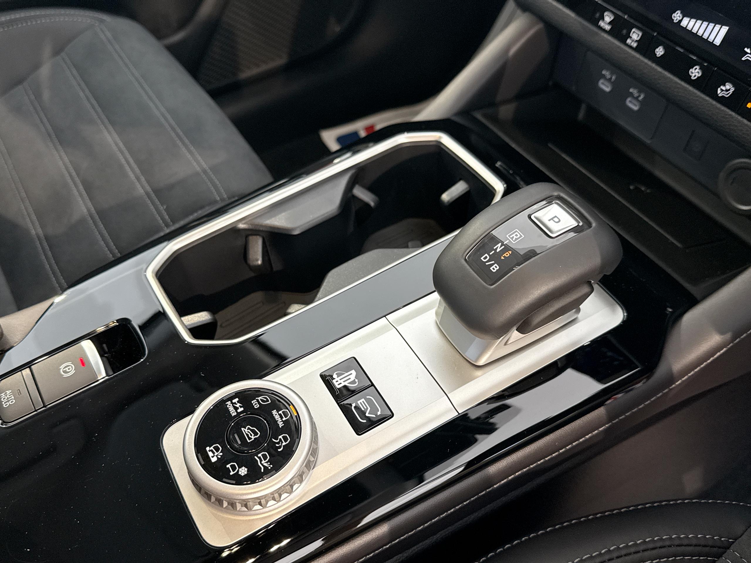 2026 Mitsubishi OUTLANDER 2.4 PHEV Nativa 5dr Auto - vehicle photo 27 for sale on PureCar