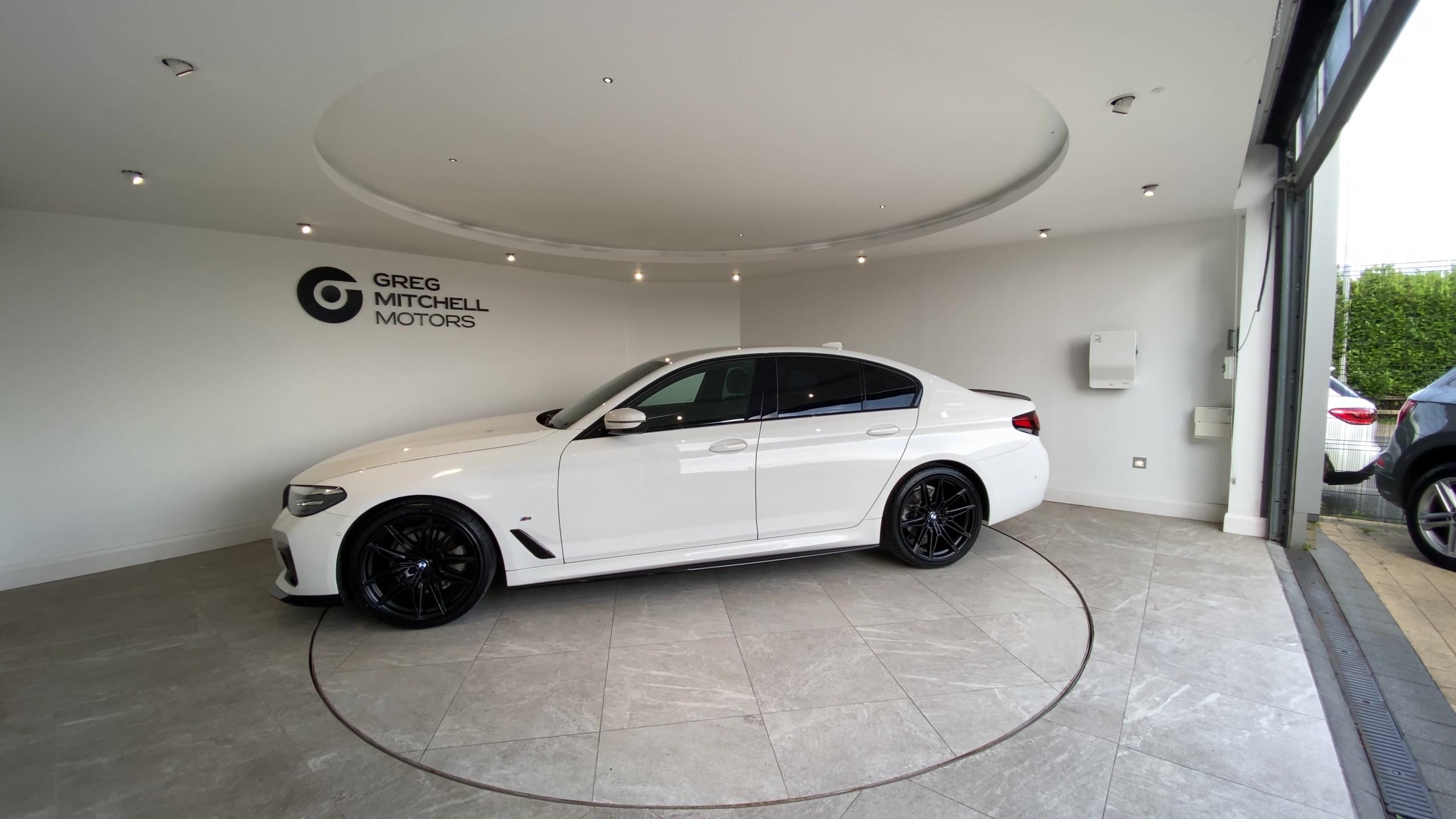 2022 BMW 5 SERIES 520d MHT M Sport 4dr Step Auto - vehicle photo 4 for sale on PureCar