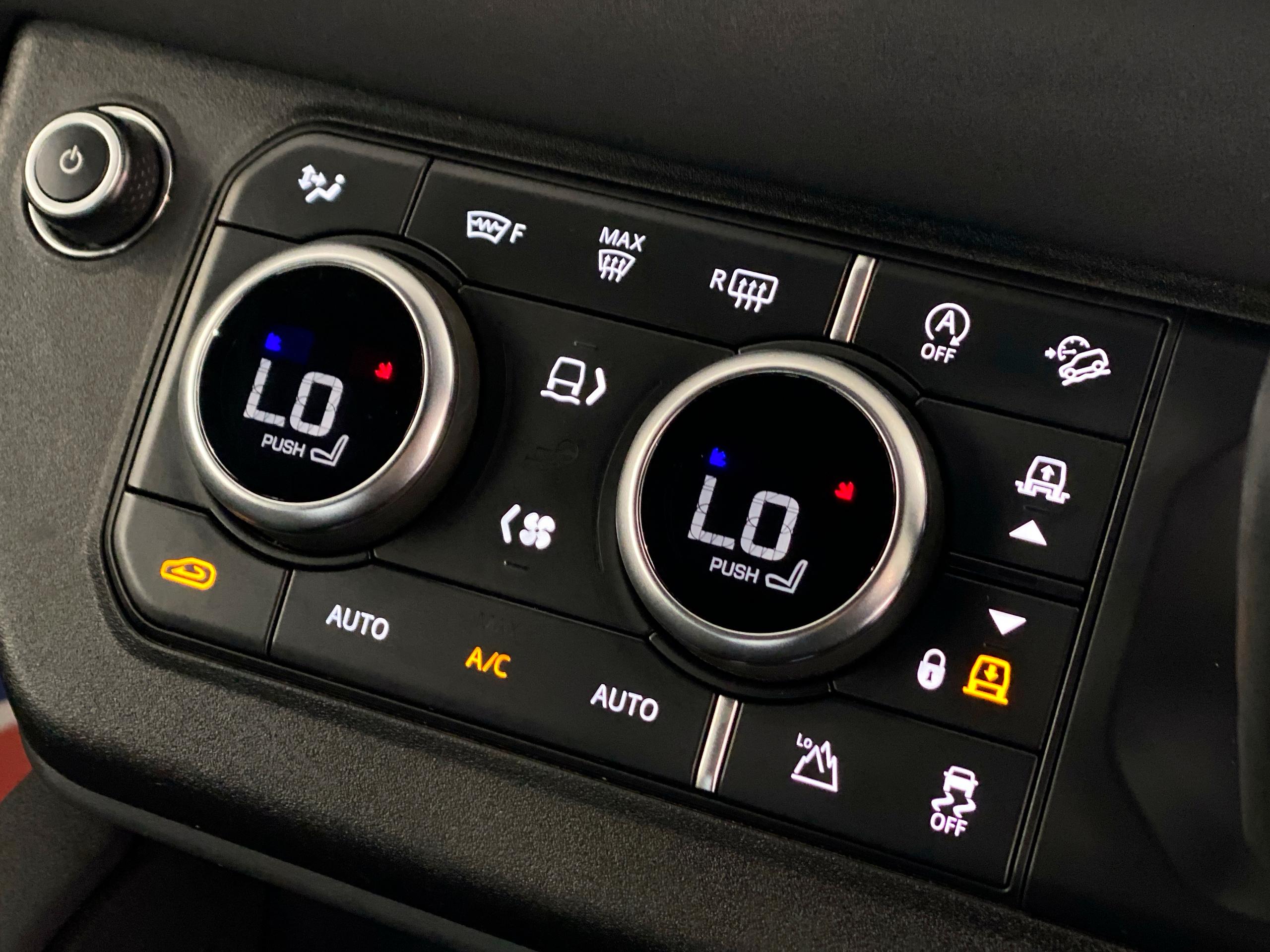 2022 Land Rover DEFENDER 3.0 D250 X-Dynamic SE 90 3dr Auto - vehicle photo 18 for sale on PureCar