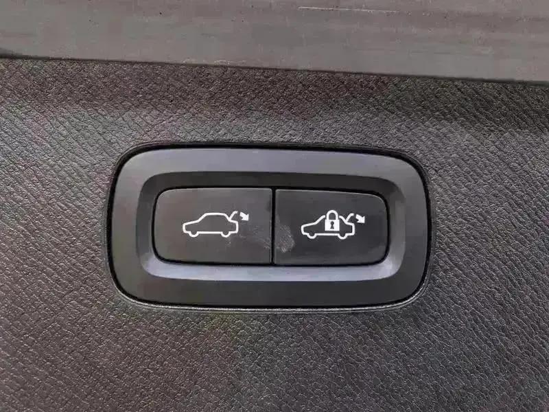 2023 Volvo XC90 2.0 B5P Ultimate Dark 5dr AWD Geartronic - vehicle photo 10 for sale on PureCar