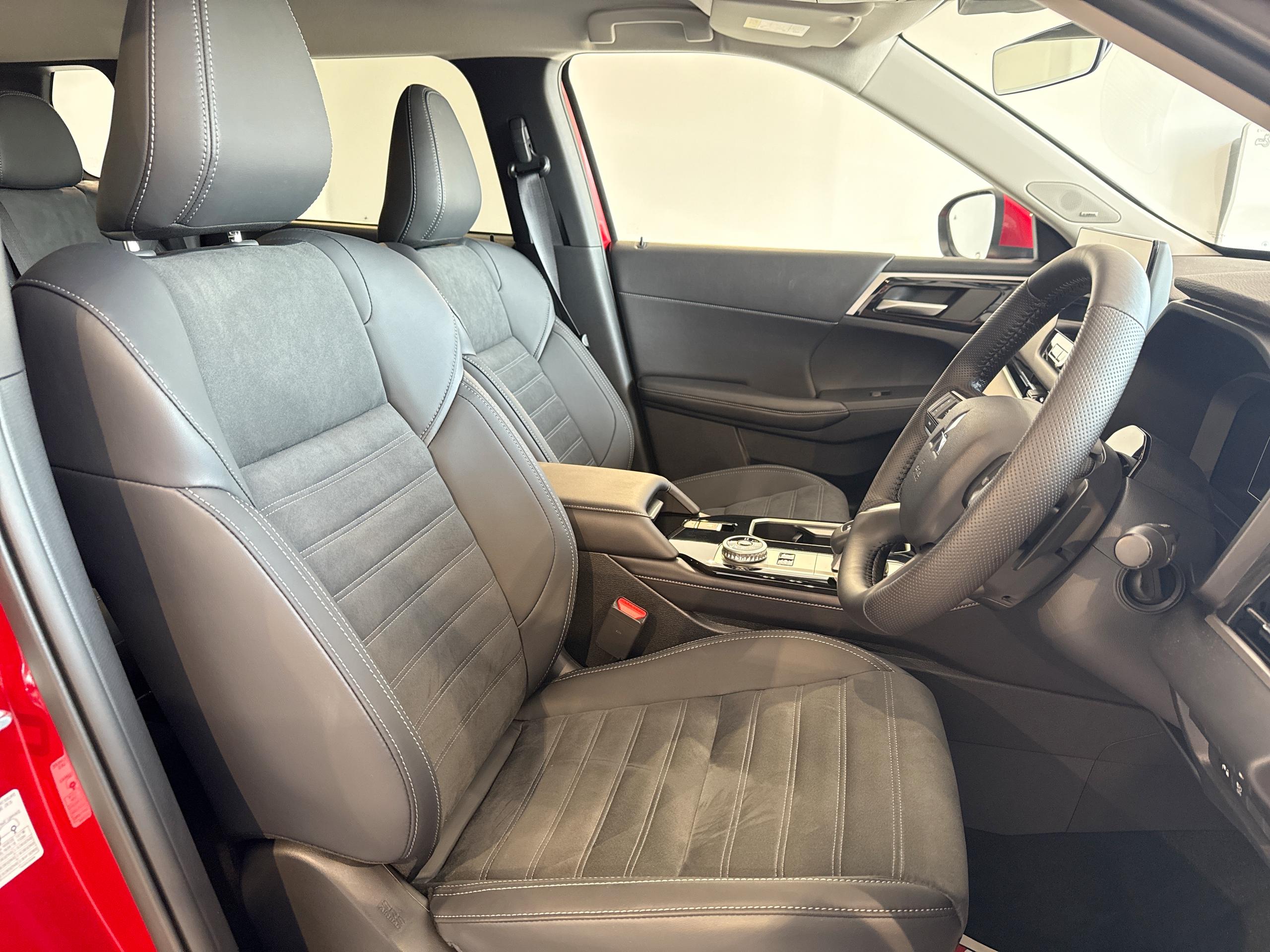 2026 Mitsubishi OUTLANDER 2.4 PHEV Nativa 5dr Auto - vehicle photo 12 for sale on PureCar