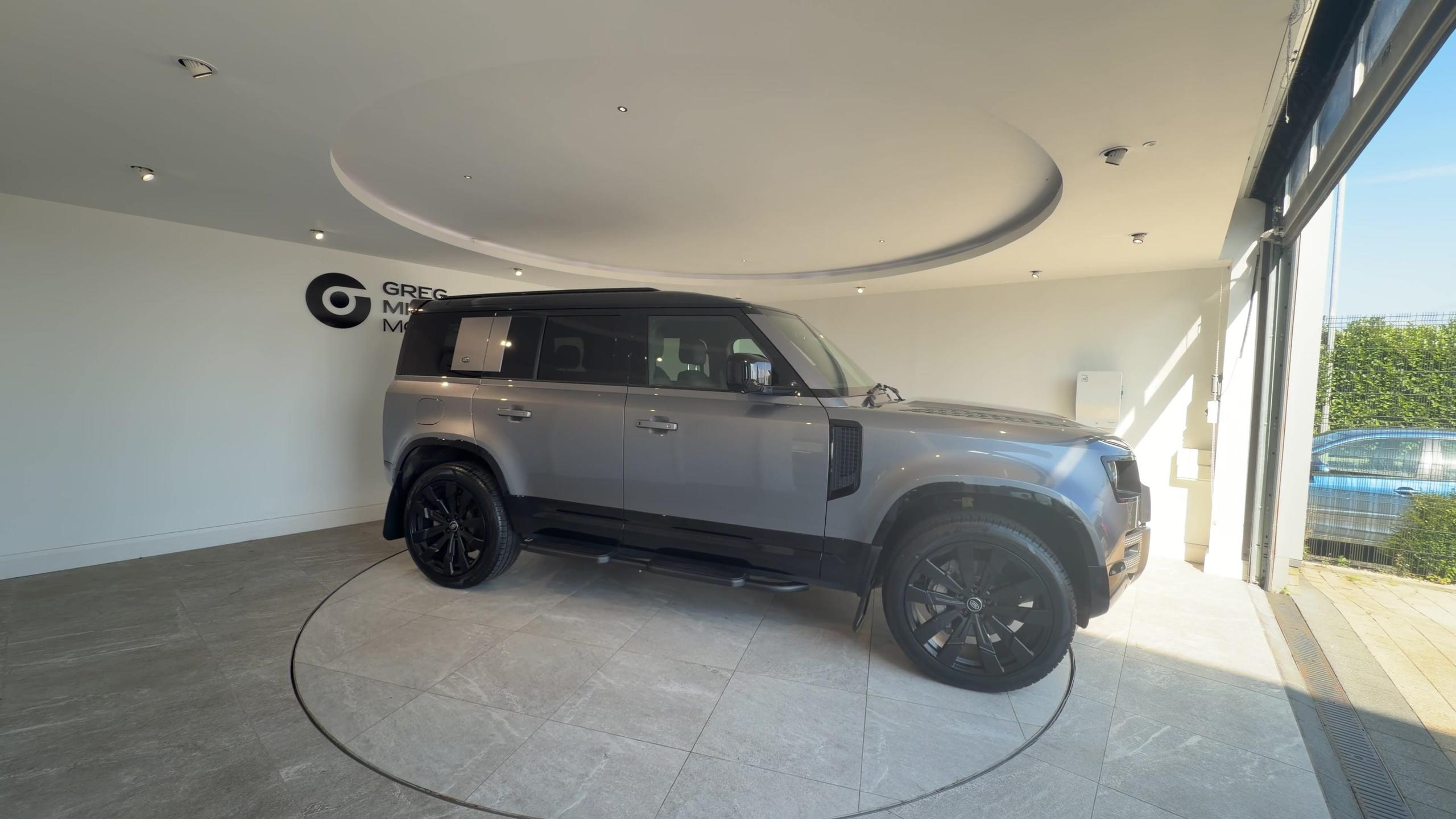 2024 Land Rover DEFENDER 3.0 D300 X-Dynamic HSE 110 5dr Auto - vehicle photo 9 for sale on PureCar
