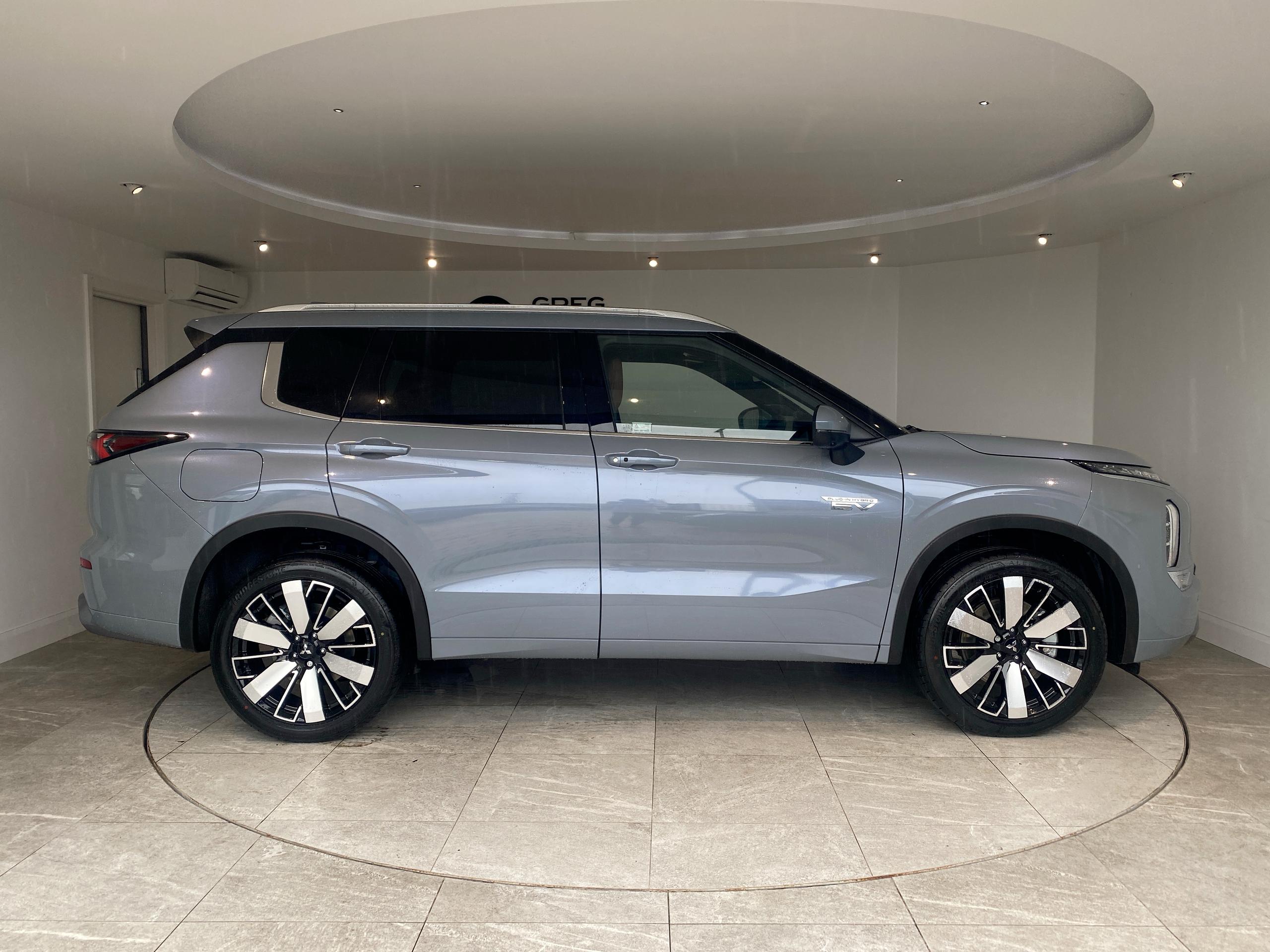 2026 Mitsubishi OUTLANDER 2.4 PHEV Diamond 5dr Auto - vehicle photo 15 for sale on PureCar
