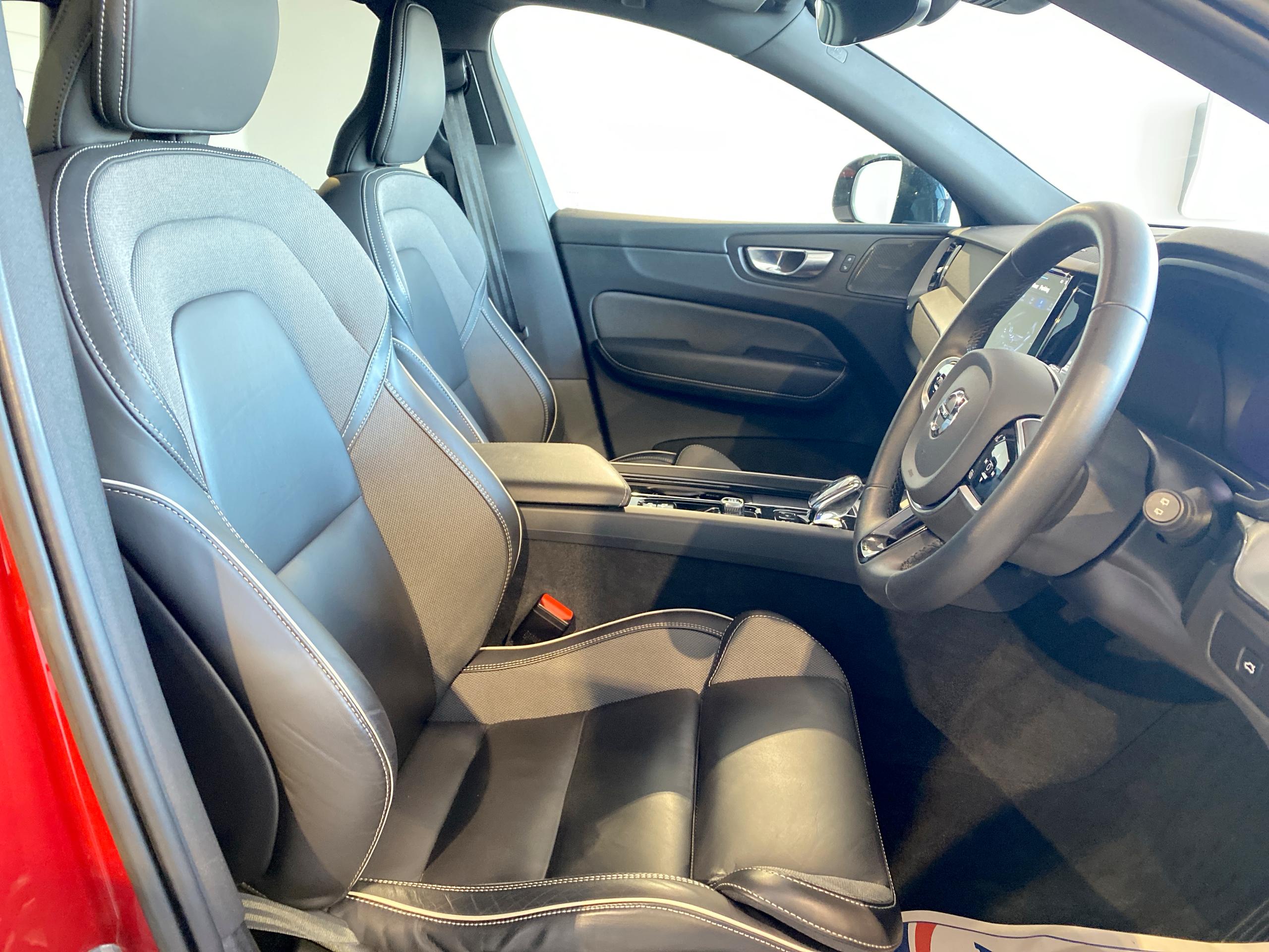 2023 Volvo XC60 2.0 B4D Plus Dark 5dr AWD Geartronic - vehicle photo 18 for sale on PureCar