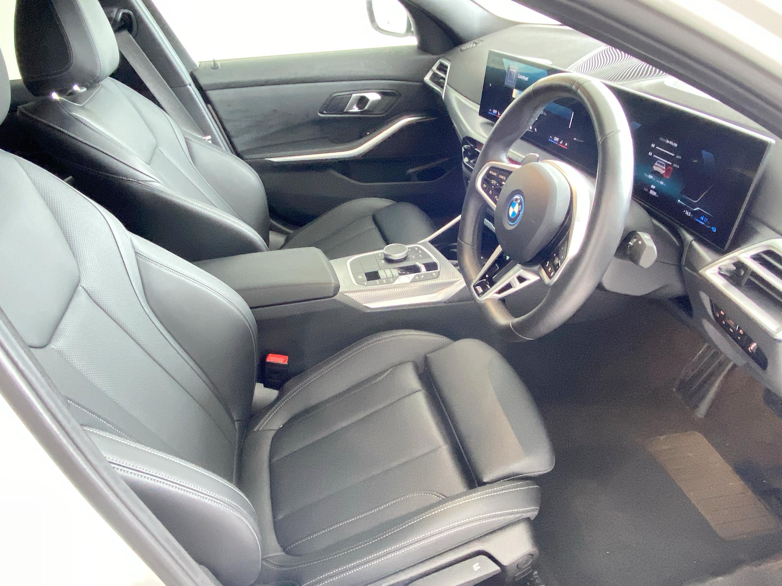 2025 BMW 3 SERIES 330e 22.3 kWh M Sport 4dr Step Auto - vehicle photo 12 for sale on PureCar