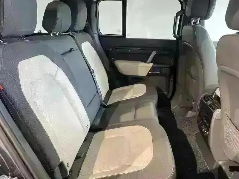 2023 Land Rover DEFENDER 3.0 D250 X-Dynamic HSE 110 5dr Auto - vehicle photo 24 for sale on PureCar
