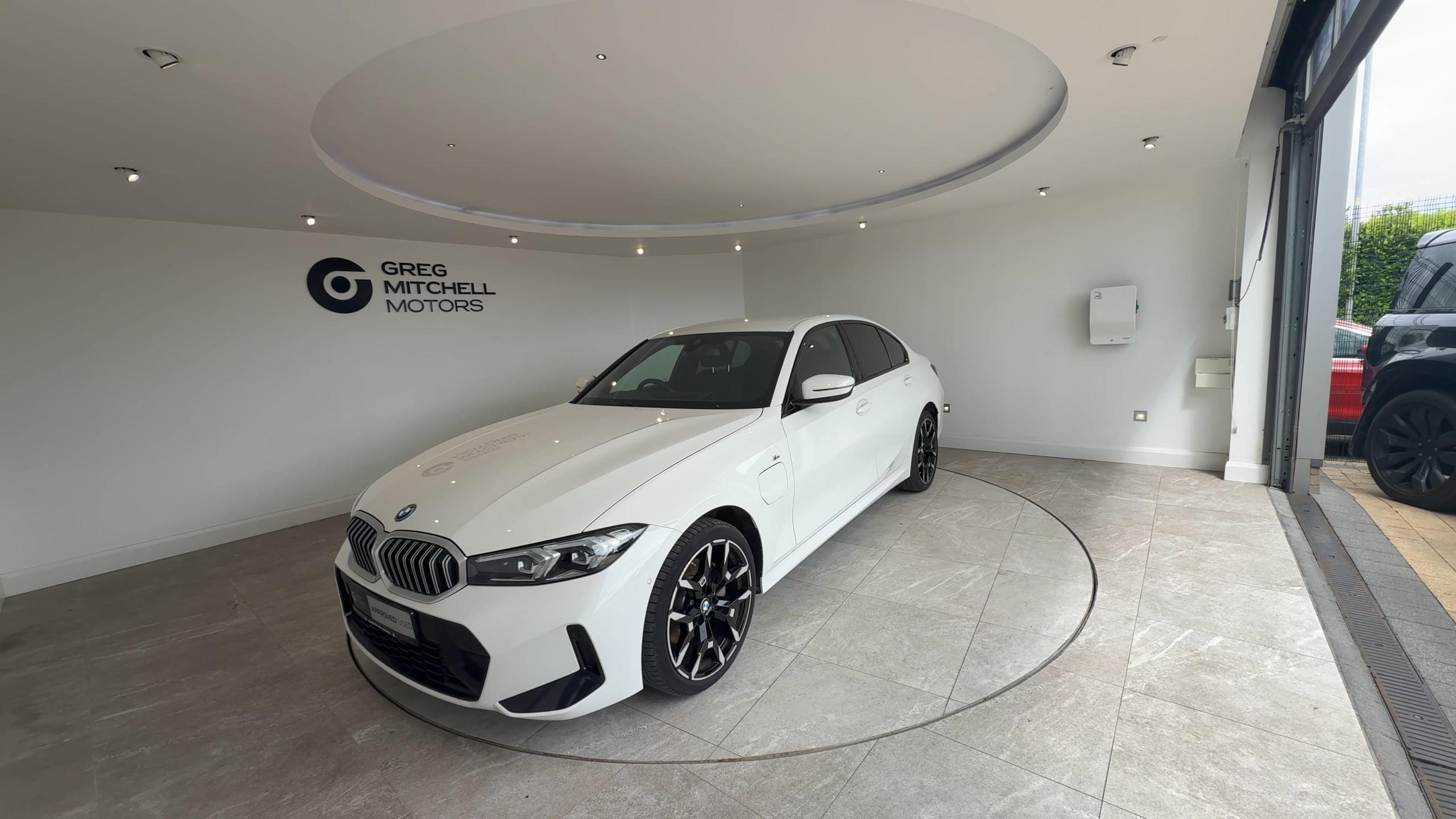 2025 BMW 3 SERIES 330e 22.3 kWh M Sport 4dr Step Auto - vehicle photo 3 for sale on PureCar