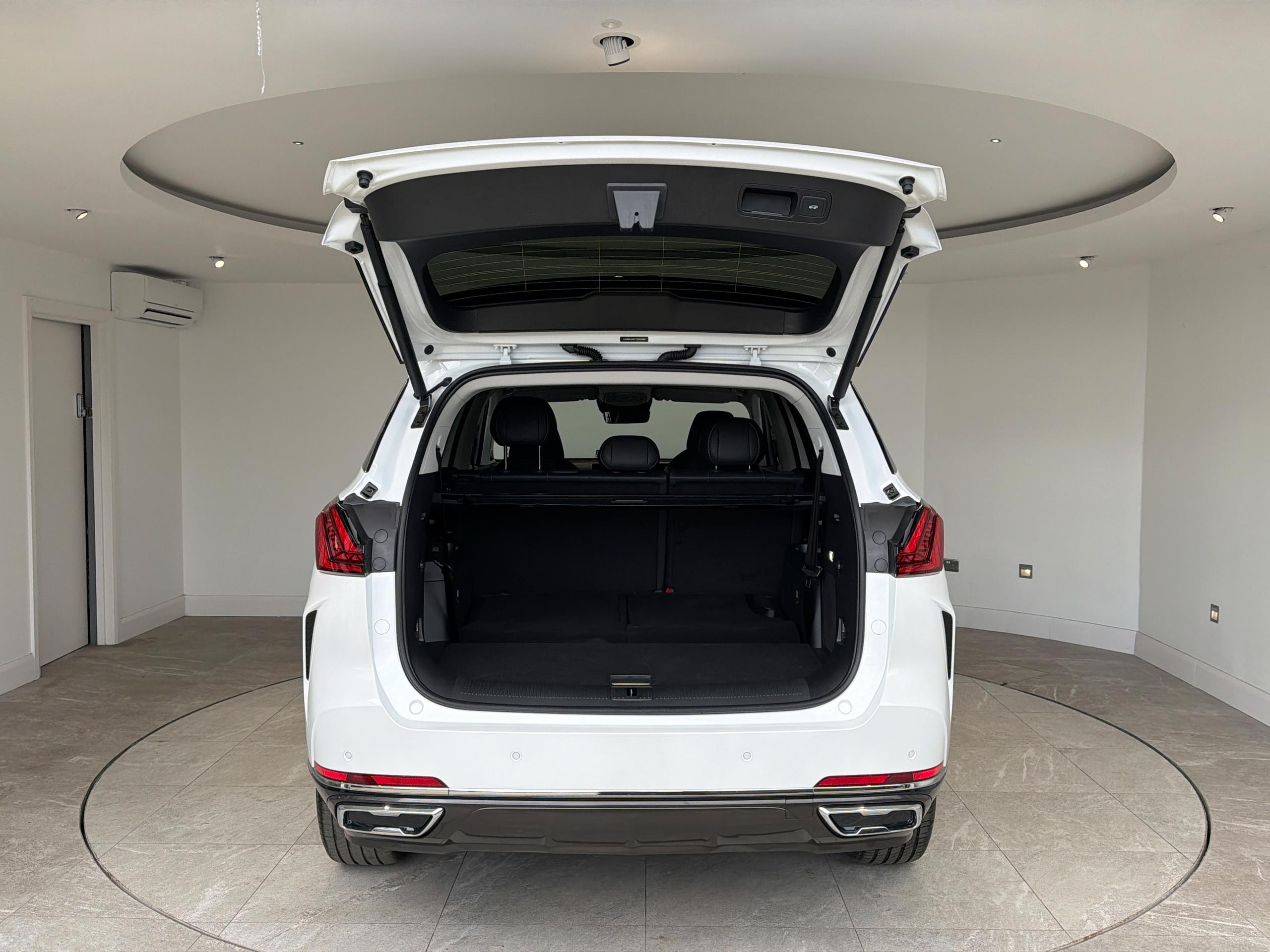 2026 MG MGS9 1.5 T-GDI PHEV Premium 5dr Auto - vehicle photo 16 for sale on PureCar