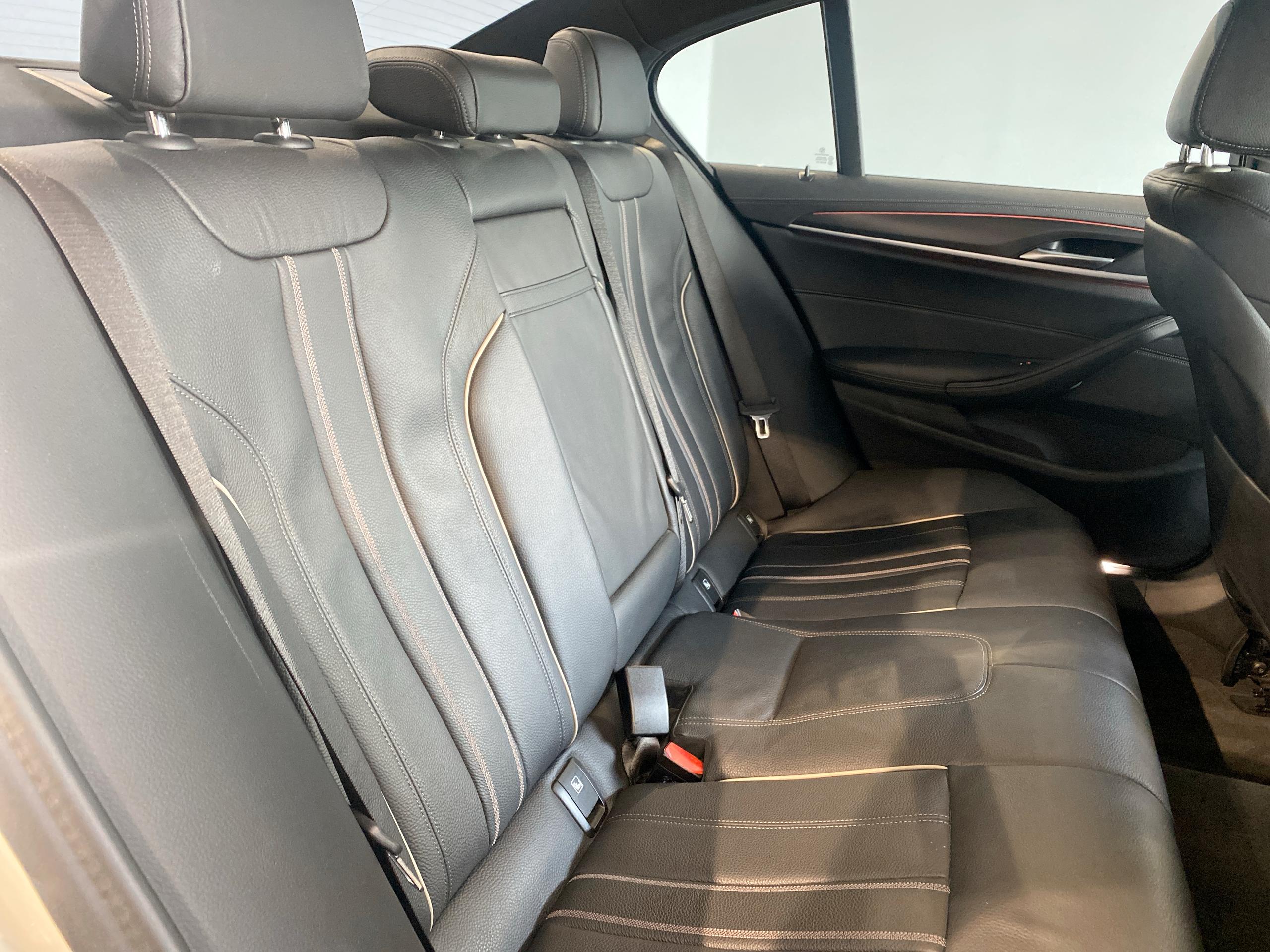 2022 BMW 5 SERIES 520d MHT M Sport 4dr Step Auto - vehicle photo 21 for sale on PureCar