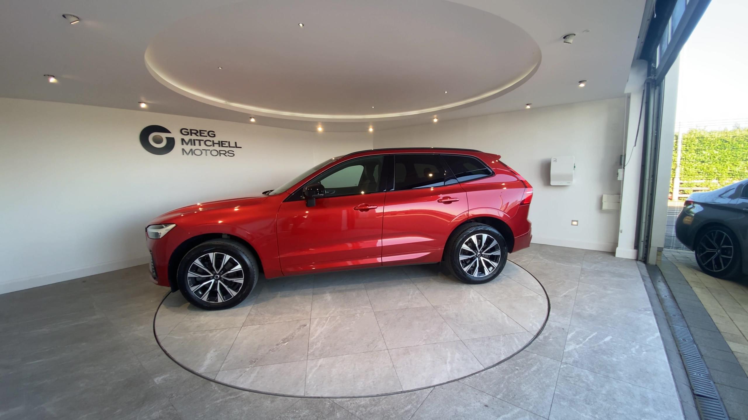 2023 Volvo XC60 2.0 B4D Plus Dark 5dr AWD Geartronic - vehicle photo 4 for sale on PureCar
